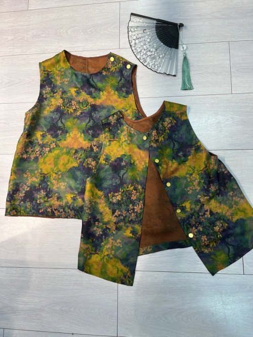 Floral Silk Vest Handmade Sleeveless Top Reversible Design Cheongsam Style 1 Floral Silk Vest Handmade Sleeveless Top Reversible Design Cheongsam Style