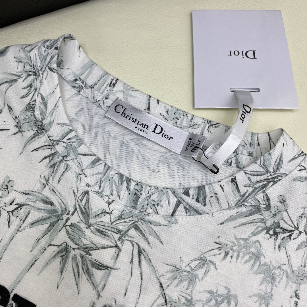 Christian Dior Floral Print Crew Neck T-Shirt - Soft Cotton Blend 6 cmp m1747110359871 9858