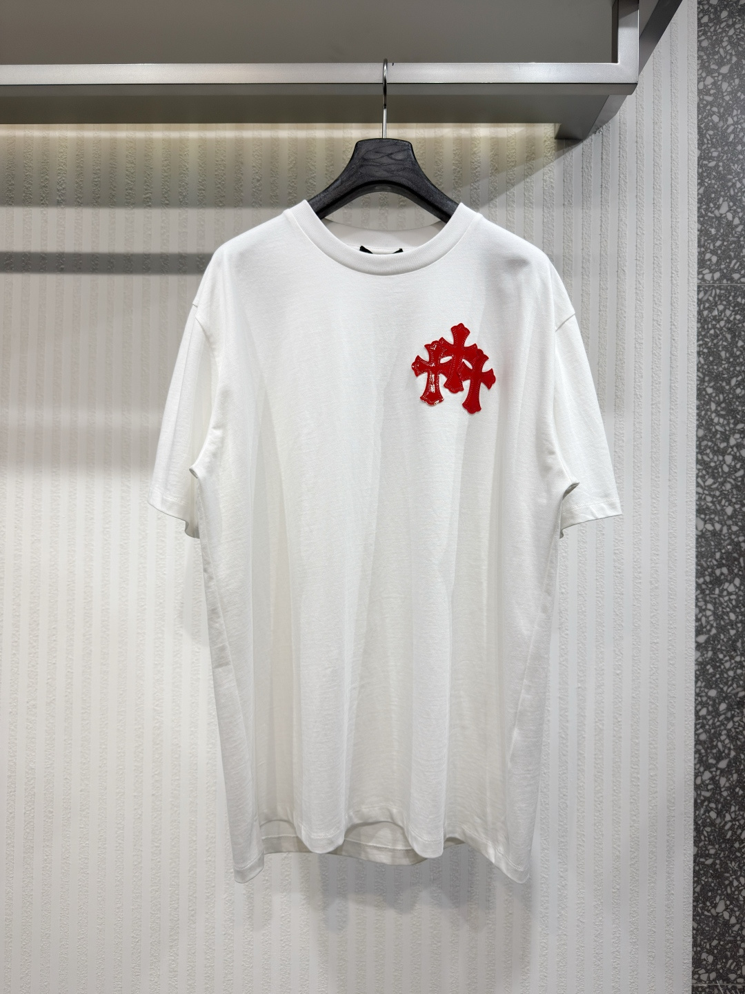 NO:755281,Chrome Heart*/26 Chrome Hearts Blood Cross Short-sleeved T-shirt. The fabric is made of high-woven 230g cotton material. The upper body is brushed and washed and treated with skin-friendly SizeXS-L, Chrome Hearts-clothing, chrome hearts, chrome hearts, T-shirt, tees, t-shirt,19860909Chrome Heart*/26克罗心 血色十字架短袖T恤 面料采用高织230克全棉材质 磨毛洗水处理上身亲肤SizeXS-L,克罗心-服装,chrome hearts,chrome hearts,T-shirt,tees，t-shirt,,Women's clothing