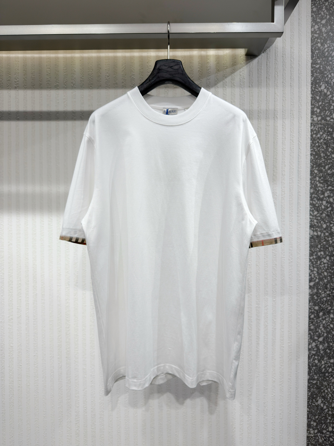NO:817435,BUR 26ss Burberry men's business T-shirt BBR pure cotton round neck casual pullover short sleeves counter style cuffs plaid round neck short sleeves same style for men and women size S-XL, Burberry - clothing, burberry, T-shirt, tees, t-shirt,19860909BUR 26ss 博柏利男士商务T恤BBR纯棉圆领休闲套头短袖 专柜款袖口格纹圆领短袖 男女同款 尺码S-XL,博柏利-服装,burberry,T-shirt,tees，t-shirt,,Women's clothing