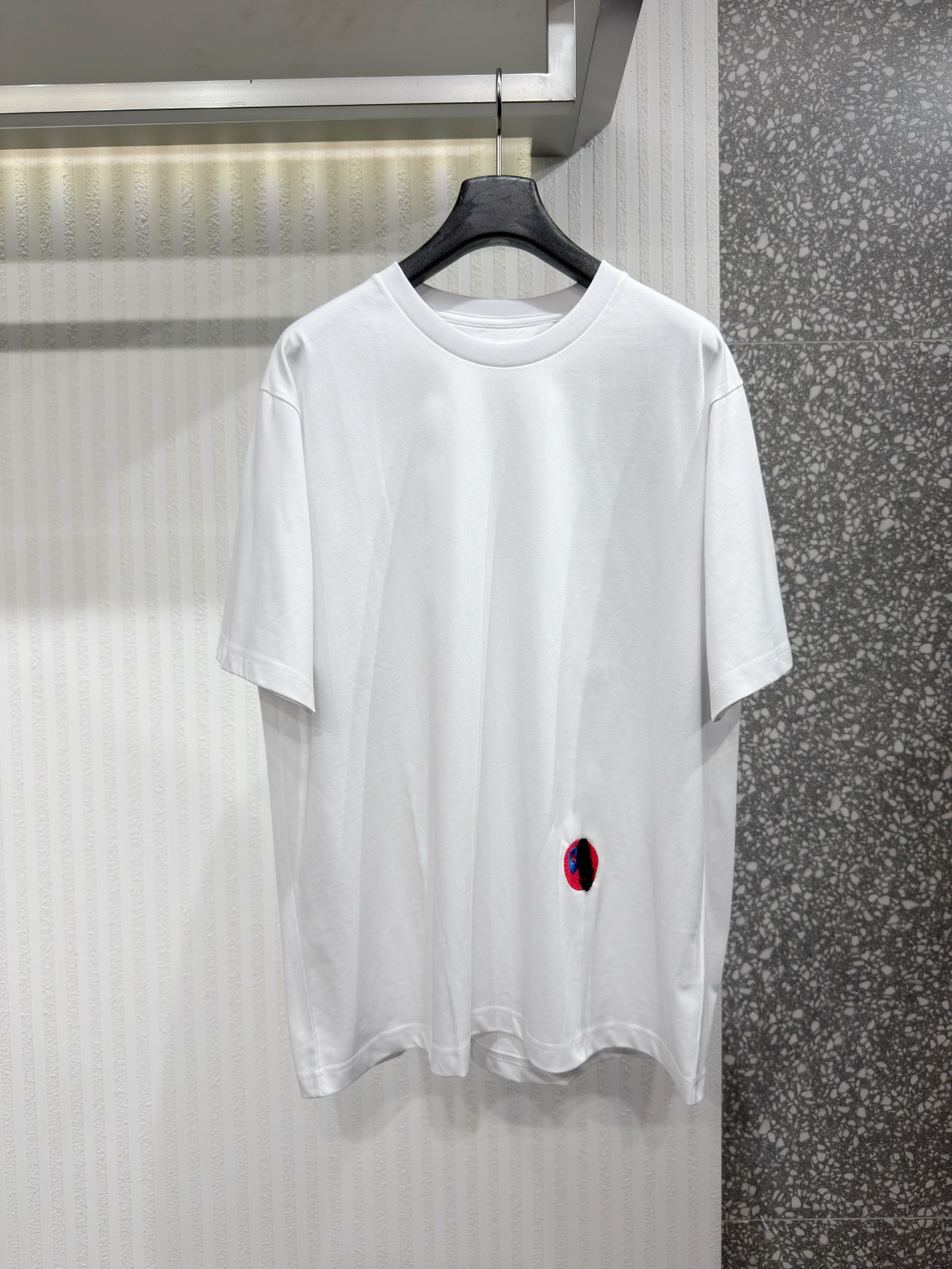 NO:817354,BV Bottega Veneta 26 new summer men's cotton knitted T-shirt Cotton T-shirt with abstract Face print on the front Loose fit Unisex size XS-L, Bottega Veneta - clothing, bottega veneta, bottega veneta, tees, t-shirt,19860909BV 葆蝶家 26夏季新品男士棉质针织T恤 棉质T恤,正面饰有抽象Face印花 宽松版型 男女同款 尺码XS-L,葆蝶家-服装,bottega veneta,bottega veneta,tees，t-shirt,,Women's clothing