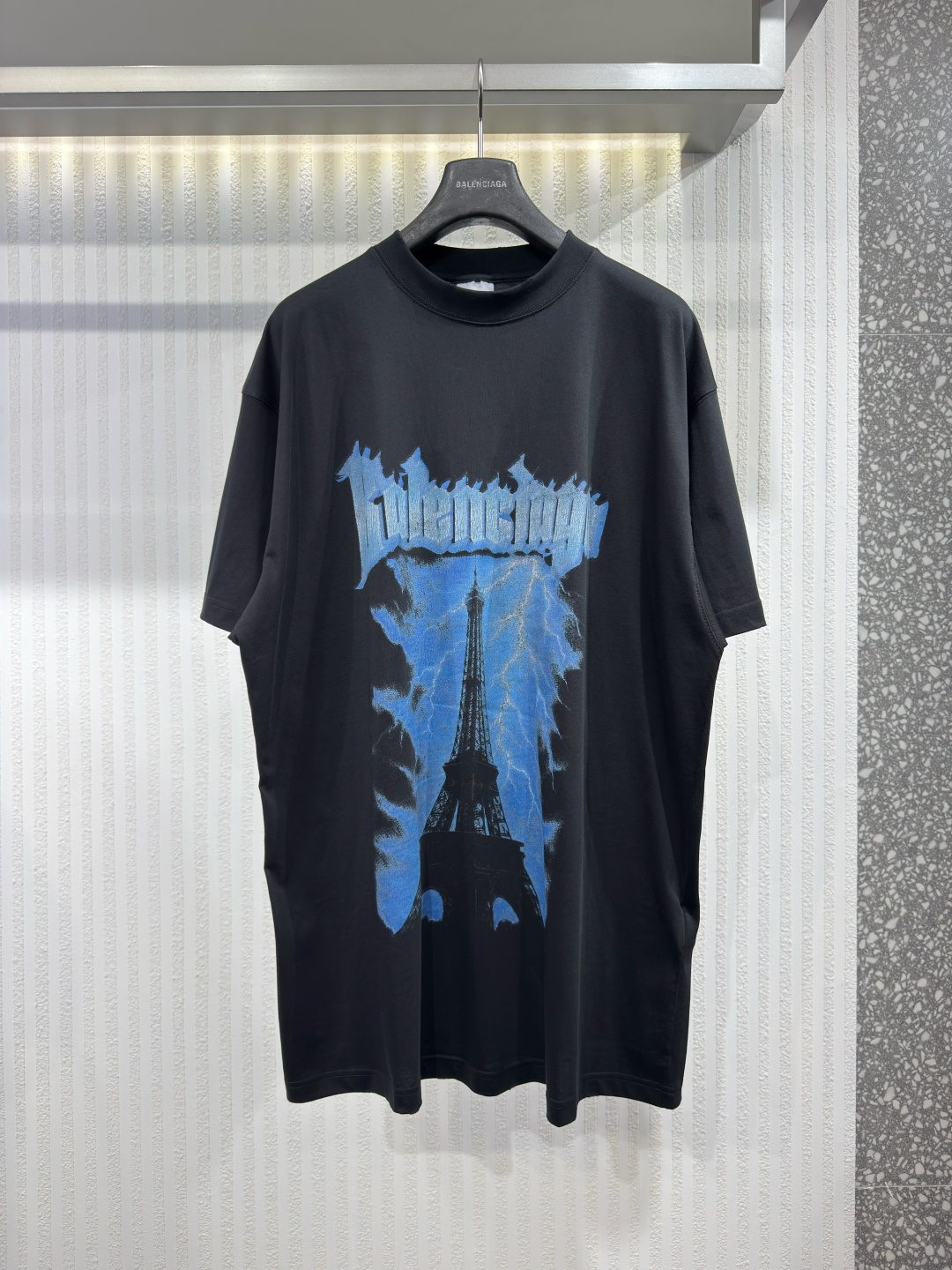 NO:779754,Balenciaga Tower Printed Cotton Knitted T-Shirt This Balenciaga T-shirt is effortlessly stylish. It is made of soft cotton knitted fabric and decorated with the iconic all-over logo print. Size xs-L, Balenciaga-clothing, balenciaga, balenciaga, tees, t-shirt,19860909Balenciaga 铁塔印花棉质针织T恤 这款巴黎世家T恤尽显轻松时尚感.采用柔软的棉质针织面料,饰有标志性的通体logo印花 尺码xs-L,巴黎世家-服装,balenciaga,balenciaga,tees，t-shirt,,Women's clothing