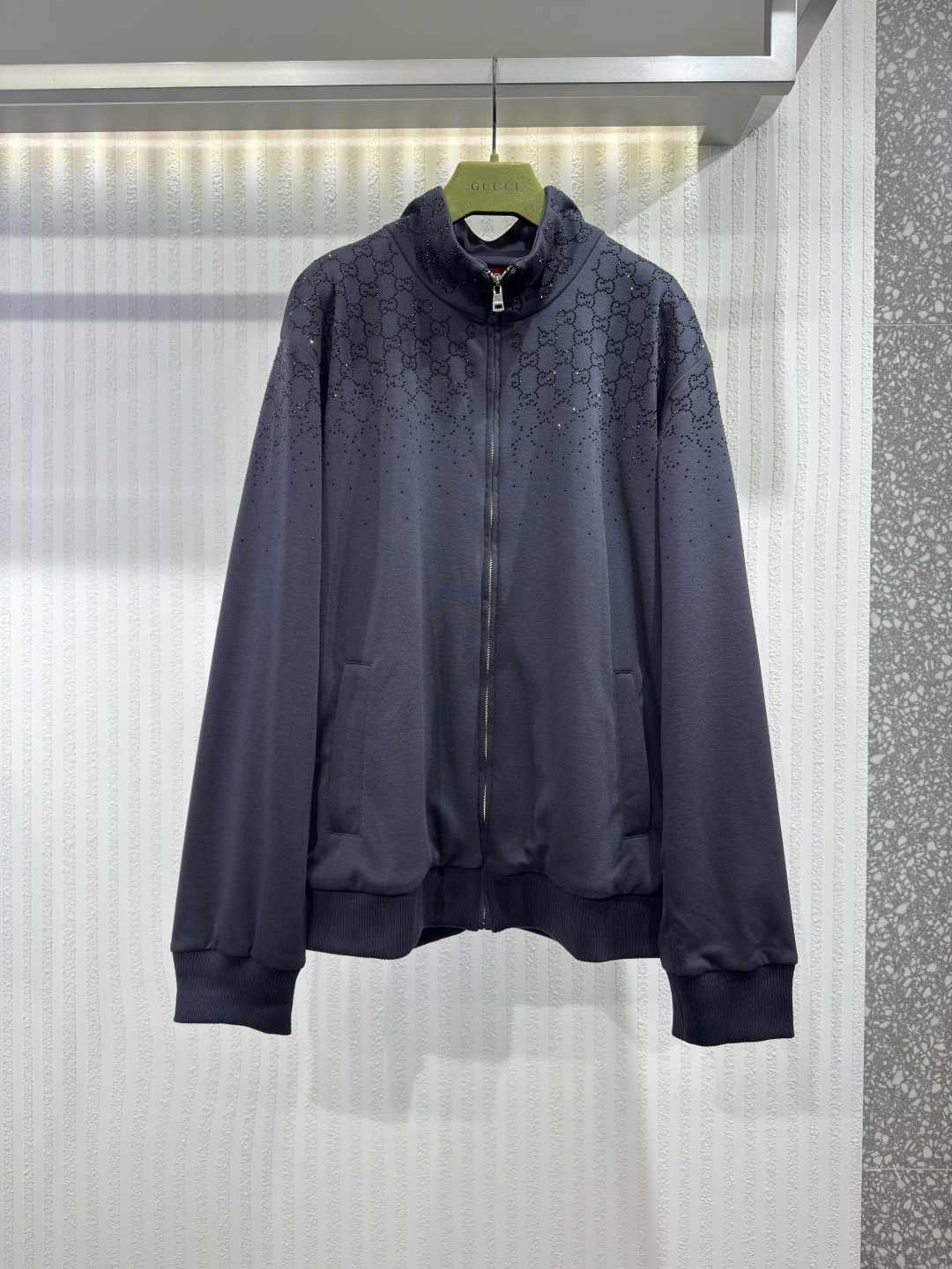 NO:826572,Crystal-Embellished Tech-Knit Zip Jacket Gradient crystal embroidery creates a sparkling contrast with the textures of the brand's signature fabrics, such as GG canvas, technical jersey, cotton jersey and cotton pique. This zip-up jacket is made of dark blue technical knit and embellished with gradient GG crystals. Sizes S-XL, Gucci - Clothing, gucci,jackets & coats,jackets & coats,19860909水晶装饰科技针织拉链夹克 渐变水晶刺绣与品牌标志性面料（如GG帆布、科技针织面料、棉质针织面料和棉质珠地布）的质感形成闪耀对比.这款拉链外套采用深蓝色科技针织面料制成,并饰以渐变GG水晶.尺码S-XL,古驰-服装,gucci,jackets & coats,jackets & coats,,Women's clothing