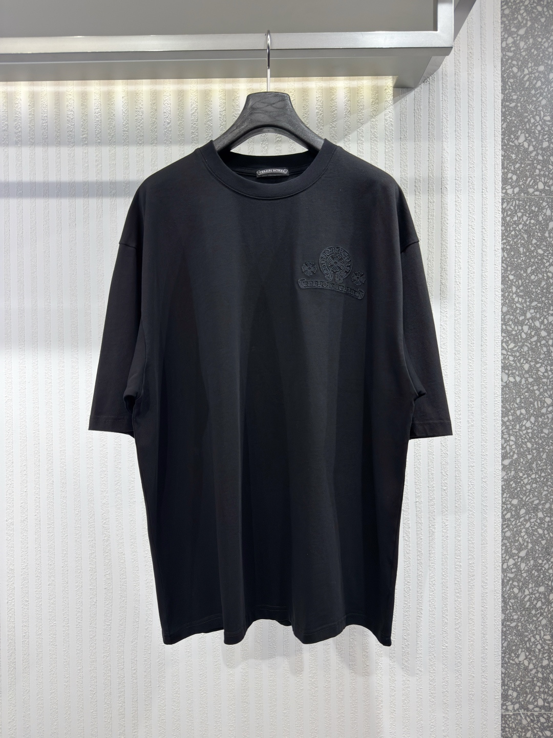 NO:778024,Chrome Hearts Chrome Hearts cross, horseshoe and Sanskrit letter printed short-sleeved T-shirt. Imported machine embroidery. Hardware and accessories are all custom-dyed double yarn cotton. Loose and stylish. Differentiated from low version, slim and long version with upper body and hip pull. Top quality. Not fast food. The highest version on the market. Size S-XL, Chrome Hearts-clothing, chrome hearts, chrome hearts, T-shirt,19860909Chrome Hearts 克罗心十字架马蹄梵文字母印花短袖T桖 采用进口机器刺绣 五金辅料均定制定染双纱棉 宽松有型 区别低版本瘦长版型上身拉胯 顶级品质 不做快餐货 市面最高版本 尺码S-XL,克罗心-服装,chrome hearts,chrome hearts,T-shirt,,Women's clothing