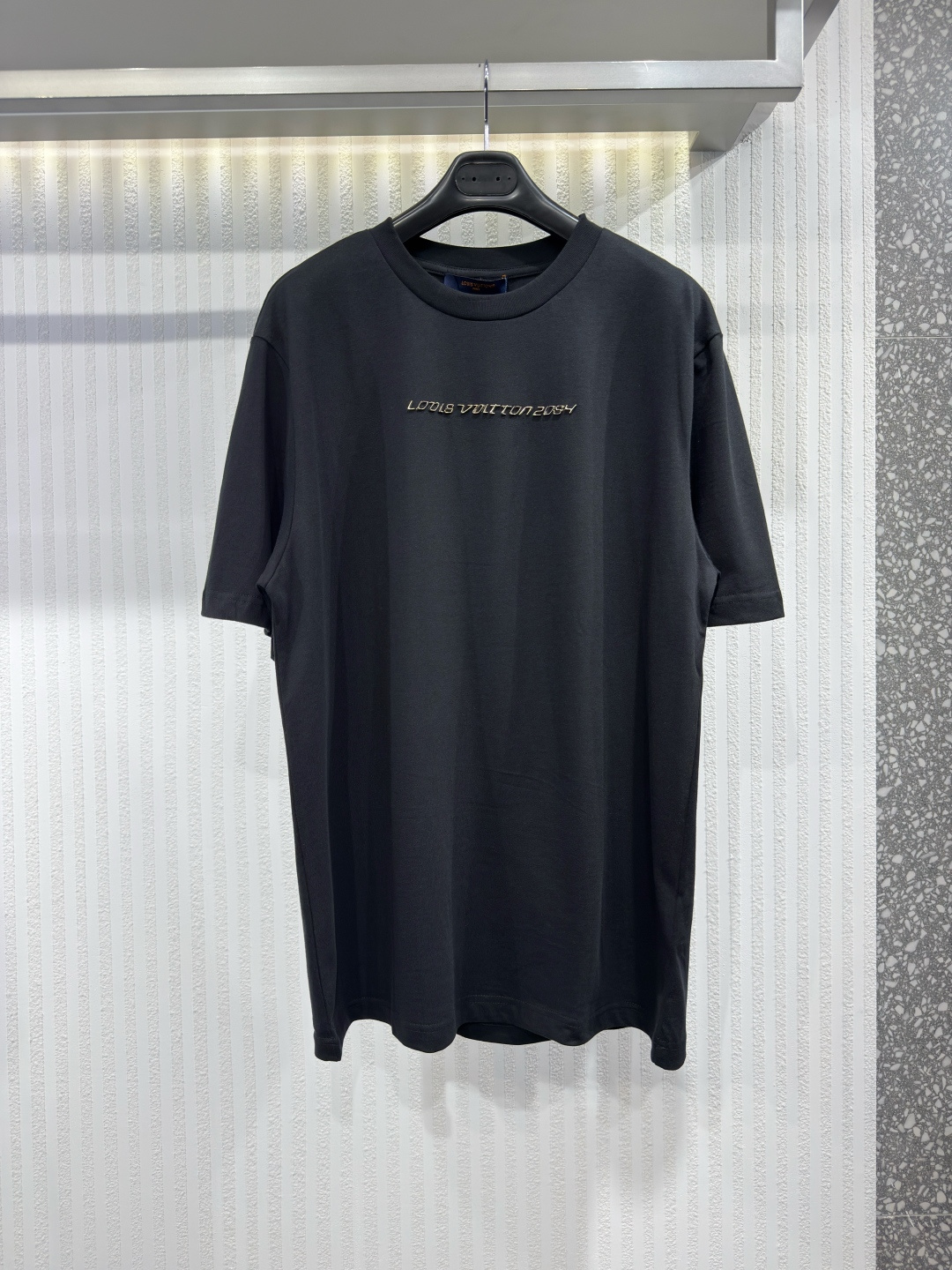 NO:778018,1V 2054 Letter printed round neck straight casual short-sleeved T-shirt men's black three-dimensional printing size S-XL, Louis Vuitton-clothing, Louis Vuitton, T-shirt, tees, t-shirt,198609091V 2054 字母印花圆领直筒休闲短袖 T恤 男款 黑色 立体印花 尺码S-XL,路易威登-服装,louis vuitton,T-shirt,tees，t-shirt,,Women's clothing