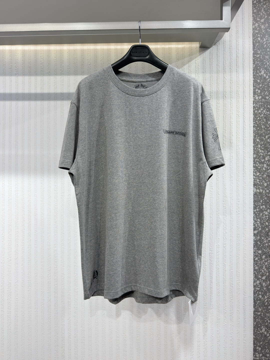 NO:778010,Chrome Hearts Cross Vine Limited Edition~ Gray Vine Flower Sanskrit Round Neck Pure Cotton Short Sleeve T-shirt Tee for Men and Women Gray Cross Vine Flower Limited Edition Cotton Round Neck T-shirt tee. Really highly recommended!  The pattern fabric is super good!  The upper body is really super nice. Made with imported color printing machines. Sizes S-L, chrome hearts, chrome hearts, T-shirt, tees, t-shirt,19860909Chrome hearts 十字藤限定~灰色藤花梵文圆领纯棉短袖T恤Tee男女 花灰色十字架藤花限定纯棉圆领T恤tee 真的超级推荐！版型面料超级好！上身真的超级好看 进口色印机器制造 尺码S-L,克罗心-服装,chrome hearts,chrome hearts,T-shirt,tees，t-shirt,,Women's clothing