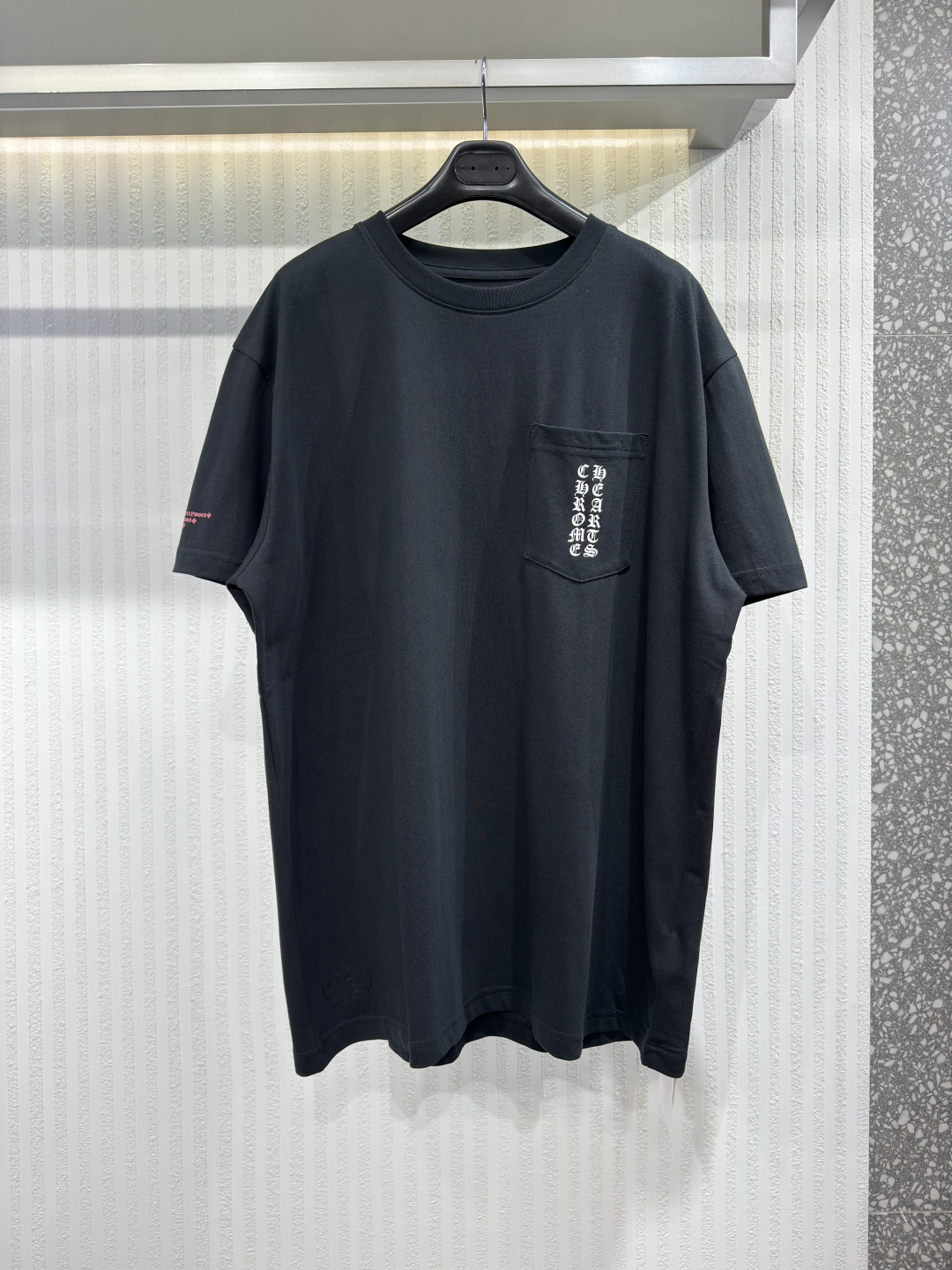 NO:778009,Chrome hearts Chrome hearts pink Sanskrit horseshoe short-sleeved T-shirt on the back Chrome hearts pink letters Fabric is soft and comfortable Size S-L, Chrome hearts-clothing, chrome hearts, chrome hearts, T-shirt, tees, t-shirt,19860909Chrome hearts 克罗心 后背粉色梵文马蹄短袖T恤 克罗心粉色字母 面料柔软舒适 尺码S-L,克罗心-服装,chrome hearts,chrome hearts,T-shirt,tees，t-shirt,,Women's clothing