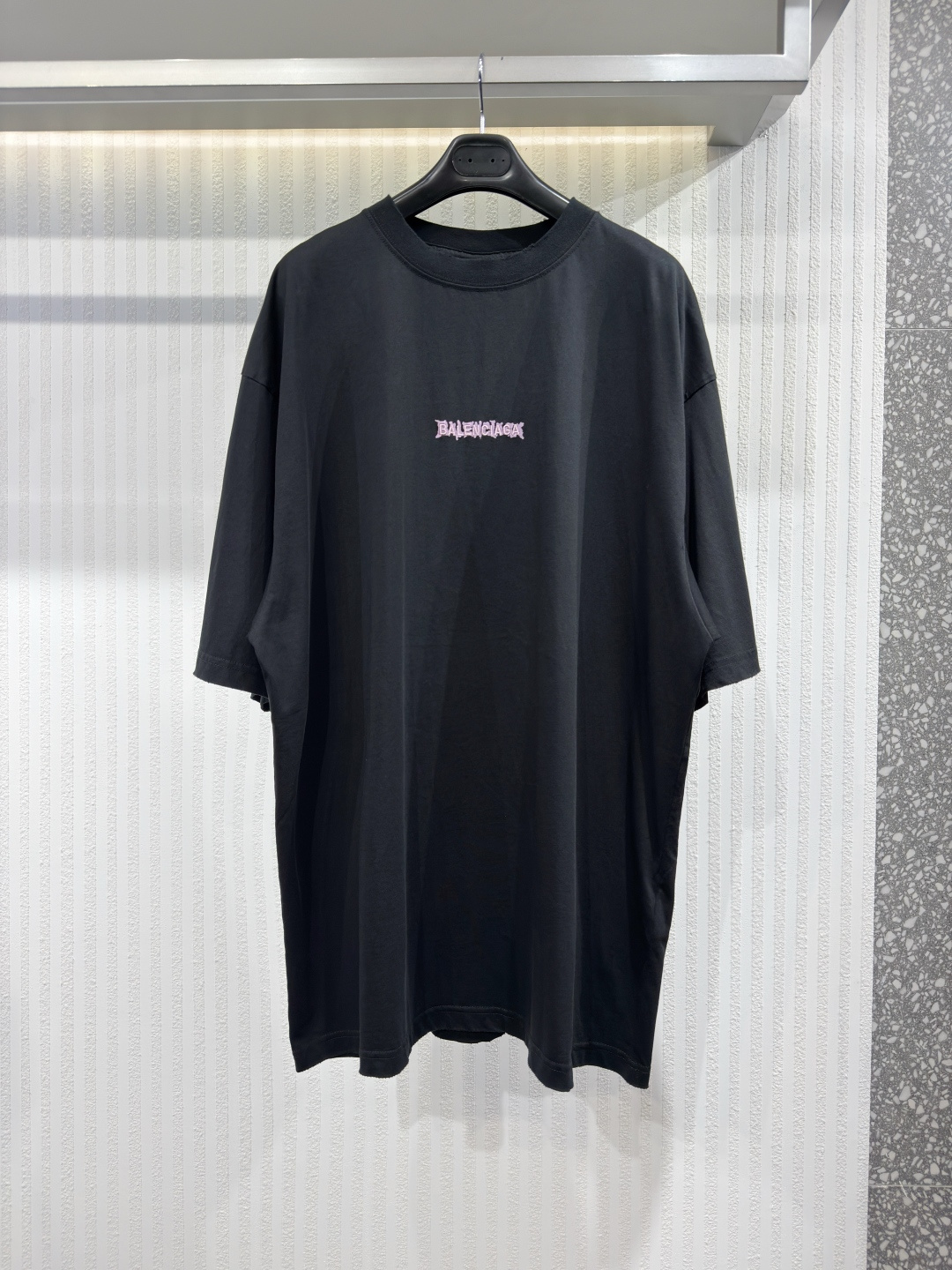 NO:779764,BALG 26 pink embroidered letters DIY BALENCIAGA back medium slim fit T-shirt, black OS loose fit, same style for men and women, sizes XS-L, Balenciaga-clothing, balenciaga, balenciaga,19860909BALG 26 粉色刺绣字母DIY BALENCIAGA 背部中号修身 T 恤,黑色 OS 宽松版型 男女同款 尺码XS-L,巴黎世家-服装,balenciaga,balenciaga,,Women's clothing
