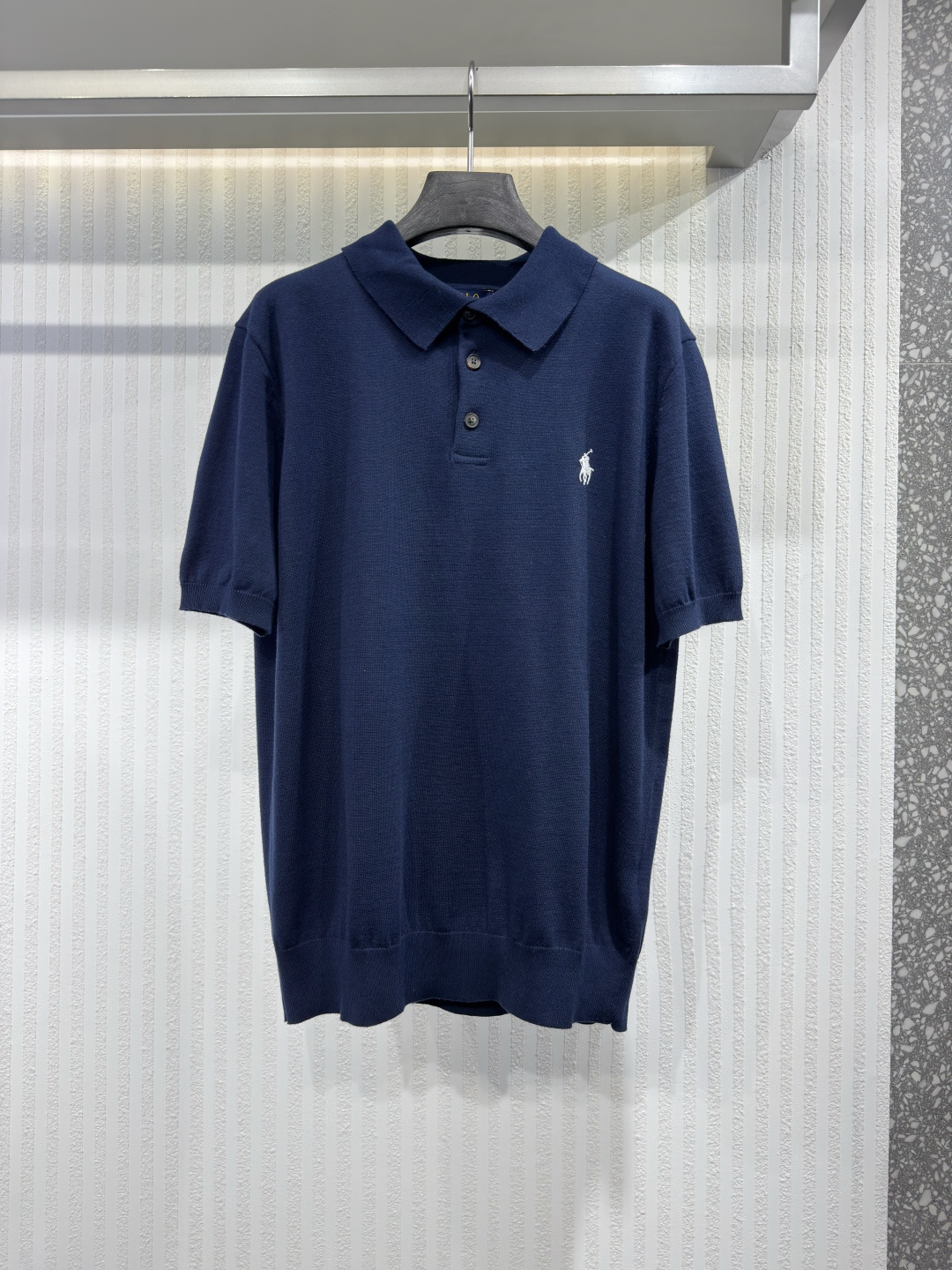 NO:779827,Ralph Lauren/Ralph Lauren Men's Classic cotton Polo collar sweater Ribbed knitted Polo collar, three-button placket Short sleeves, ribbed knitted cuffs, ribbed knitted hem Signature pony embroidery on the left side of the chest Sizes S-XL, men's, loro piana, T-shirt,19860909Ralph Lauren/拉夫劳伦男装 经典款棉质Polo领针织衫 罗纹针织 Polo 领,三纽扣式门襟 短袖,罗纹针织袖口,罗纹针织下摆 胸前左侧饰有标志性小马刺绣 尺码S-XL,男装,loro piana,T-shirt,,Women's clothing