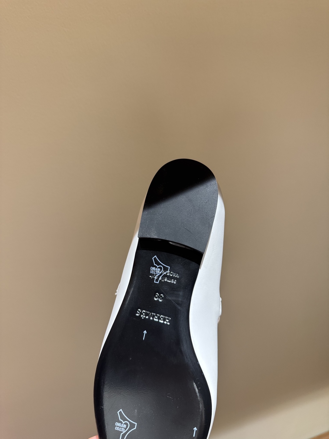 Newest Hermes Kelly Button Shoes in Emma Springs: Luxury and Style Combination - 图片 8