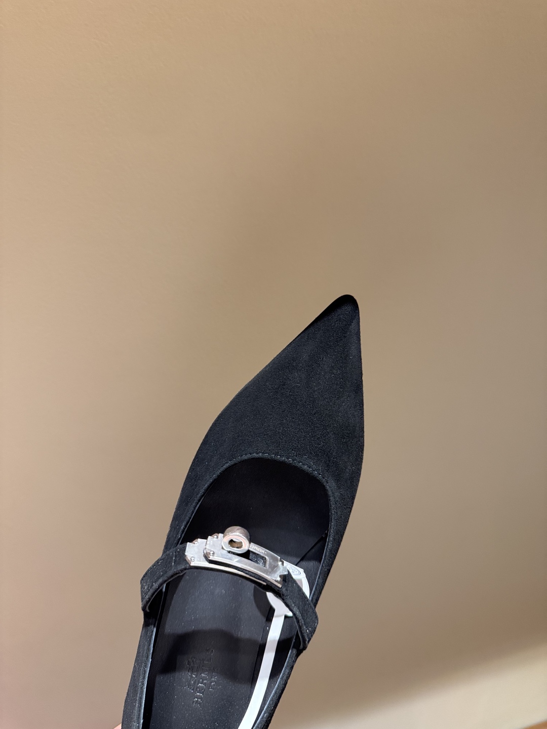 Newest Hermes Kelly Button in Emma Springs: Luxury Shoes with Golden Button - 图片 4