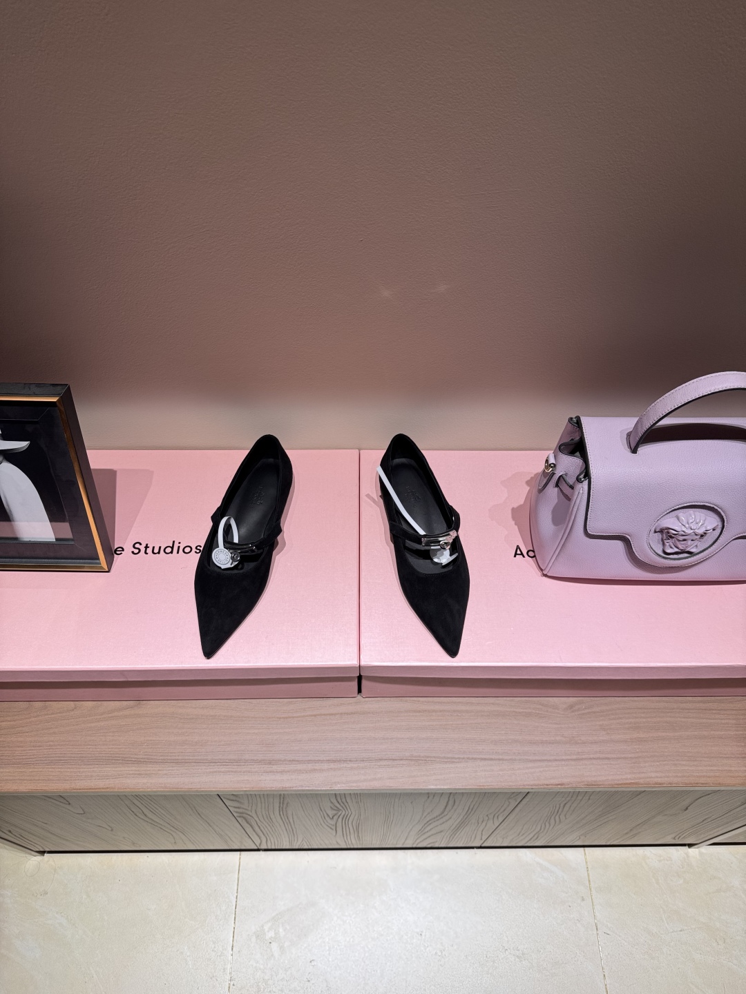 Newest Hermes Kelly Button in Emma Springs: Luxury Shoes with Golden Button - 图片 3