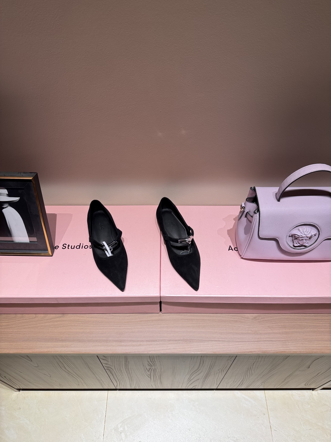 Newest Hermes Kelly Button in Emma Springs: Luxury Shoes with Golden Button - 图片 2