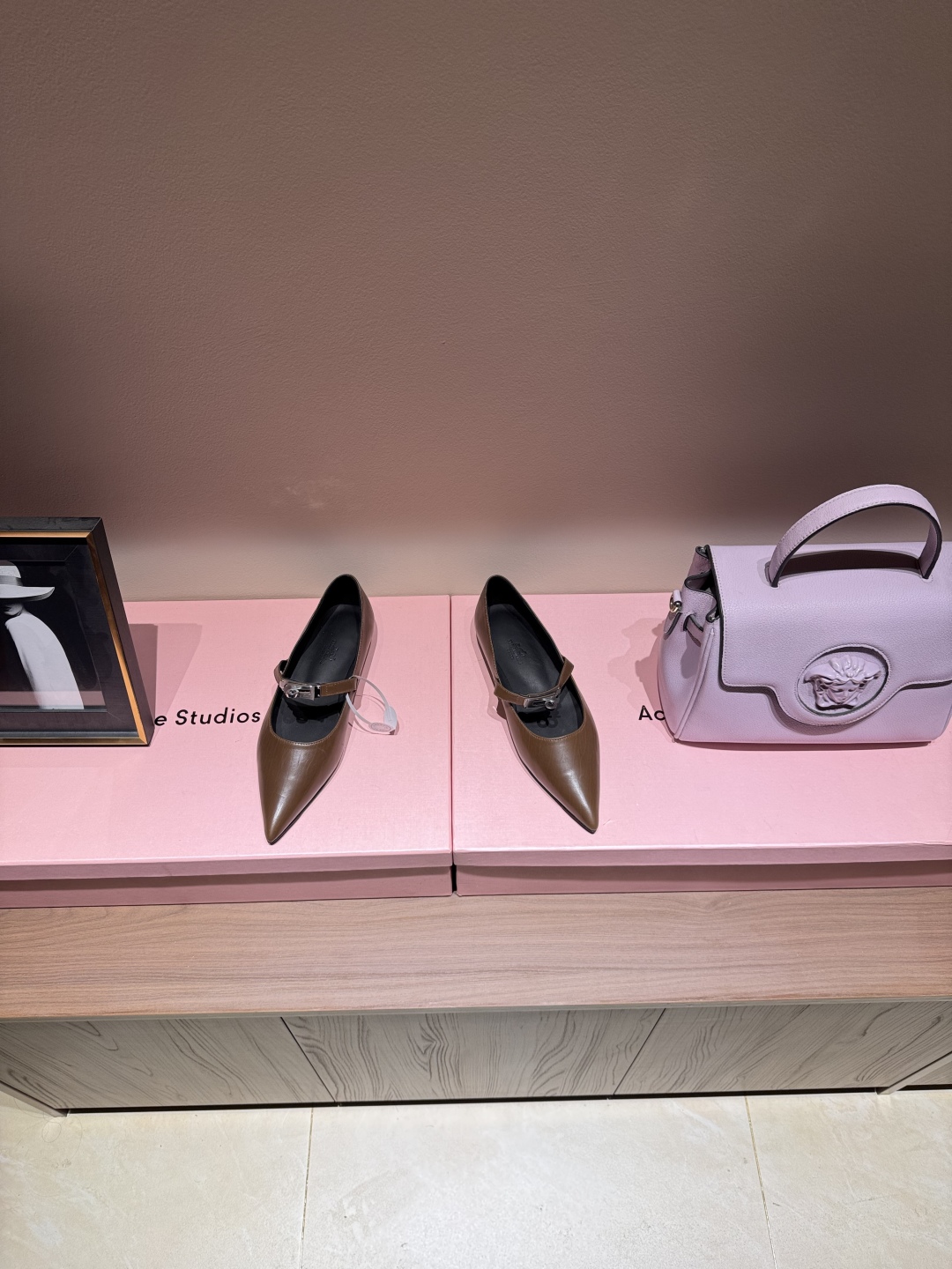 Latest Hermes Kelly Button in Emma Springs: Golden Horse Button, Luxury Cattle Skin Shoes - 图片 3