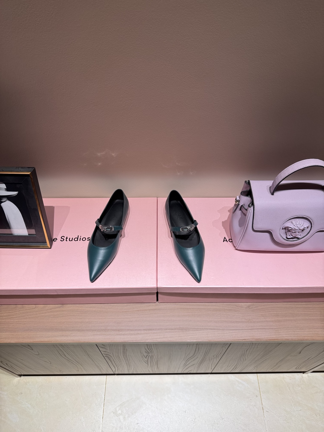 Newest Hermes Kelly Button Shoes in Emma Springs – Review & Details - 图片 3