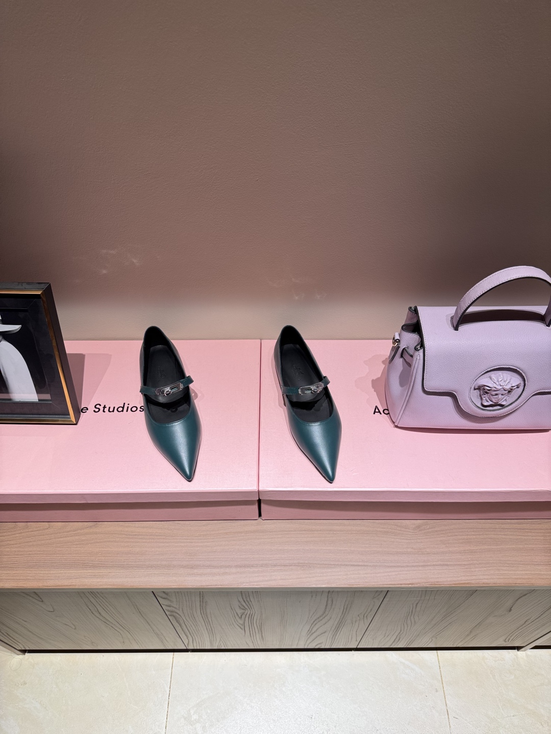 Newest Hermes Kelly Button Shoes in Emma Springs – Review & Details - 图片 2
