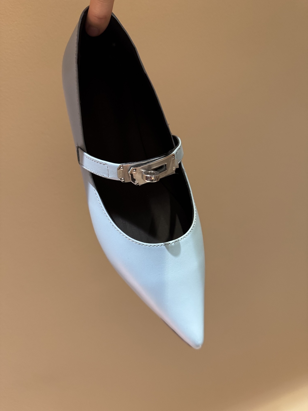 Newest Hermes Kelly Button in Emma Springs: Luxury Shoes with Unique Design - 图片 8