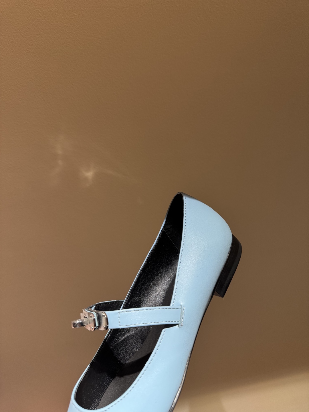 Newest Hermes Kelly Button in Emma Springs: Luxury Shoes with Unique Design - 图片 5