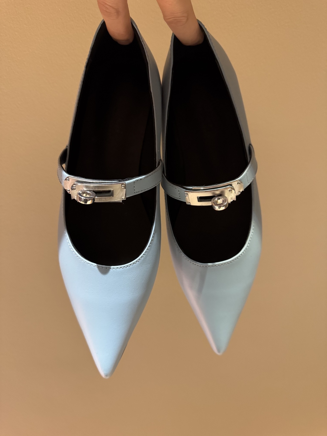 Newest Hermes Kelly Button in Emma Springs: Luxury Shoes with Unique Design - 图片 9