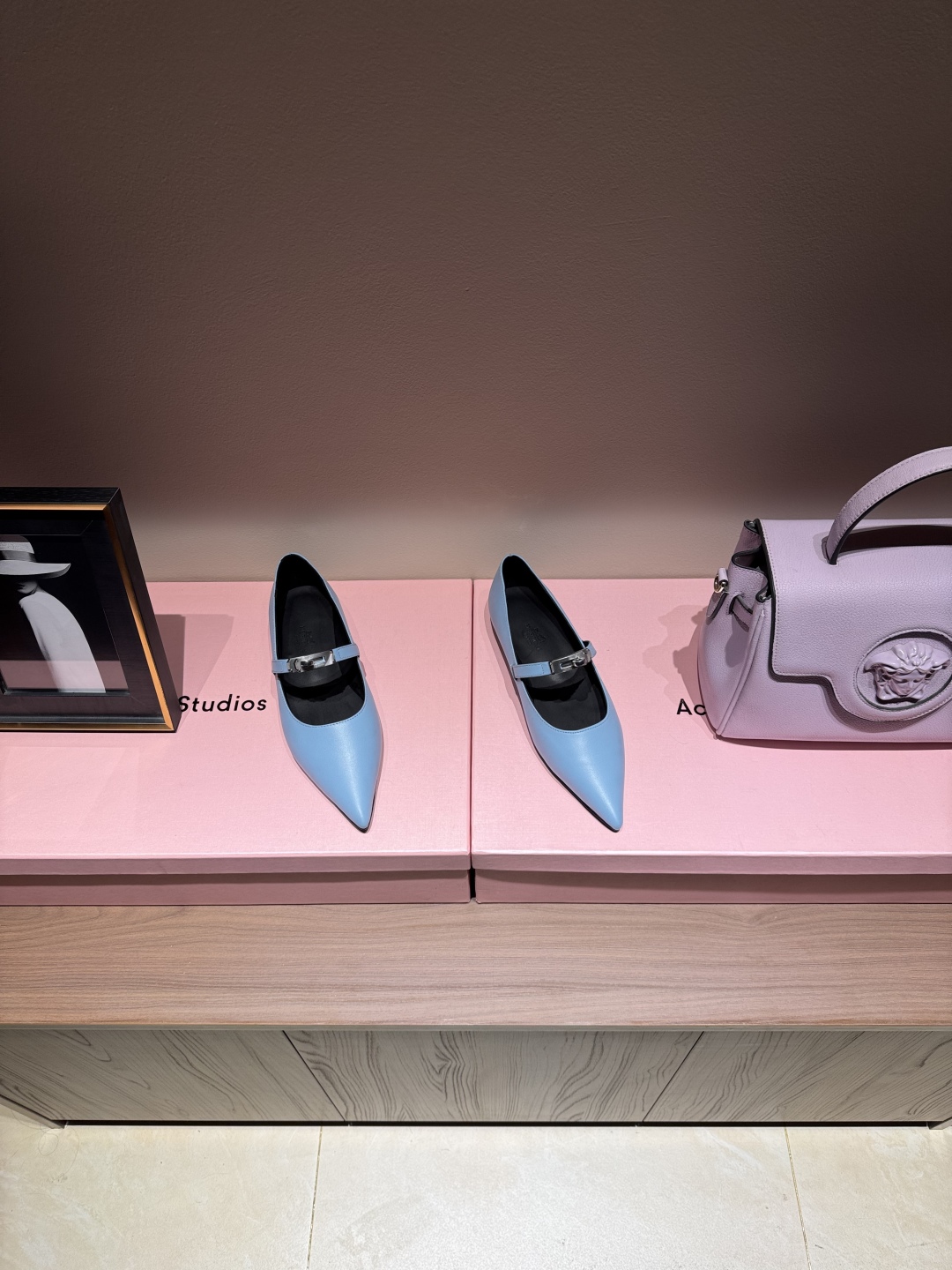 Newest Hermes Kelly Button in Emma Springs: Luxury Shoes with Unique Design - 图片 2