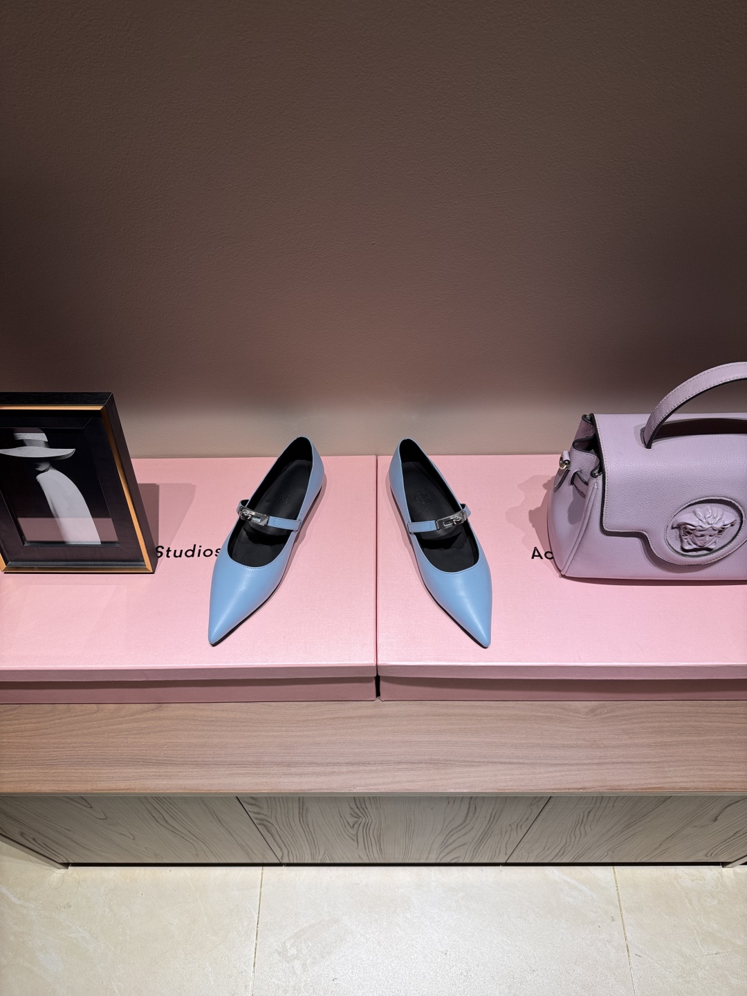 Newest Hermes Kelly Button in Emma Springs: Luxury Shoes with Unique Design - 图片 3