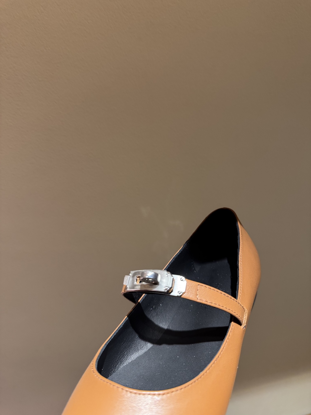 Newest Hermes Kelly Button in Emma Springs: Features, Materials, and Size Guide - 图片 5