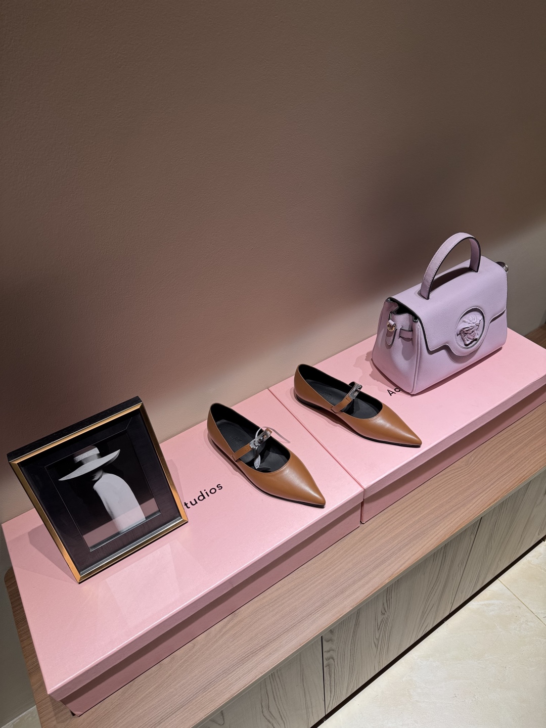 Newest Hermes Kelly Button in Emma Springs: Features, Materials, and Size Guide - 图片 1