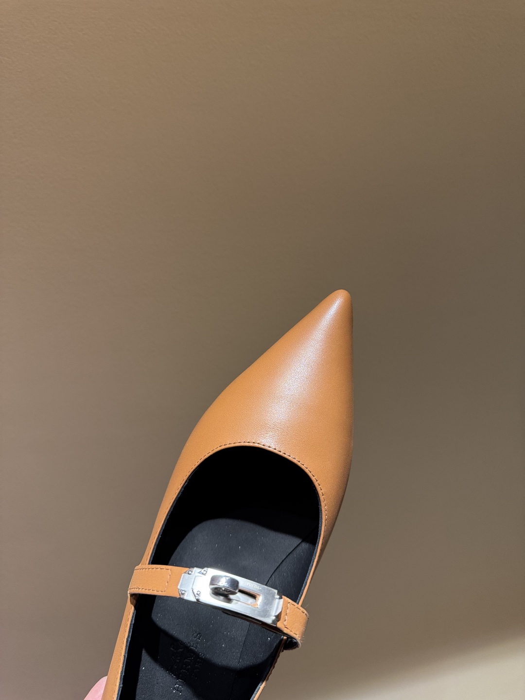 Newest Hermes Kelly Button in Emma Springs: Features, Materials, and Size Guide - 图片 4
