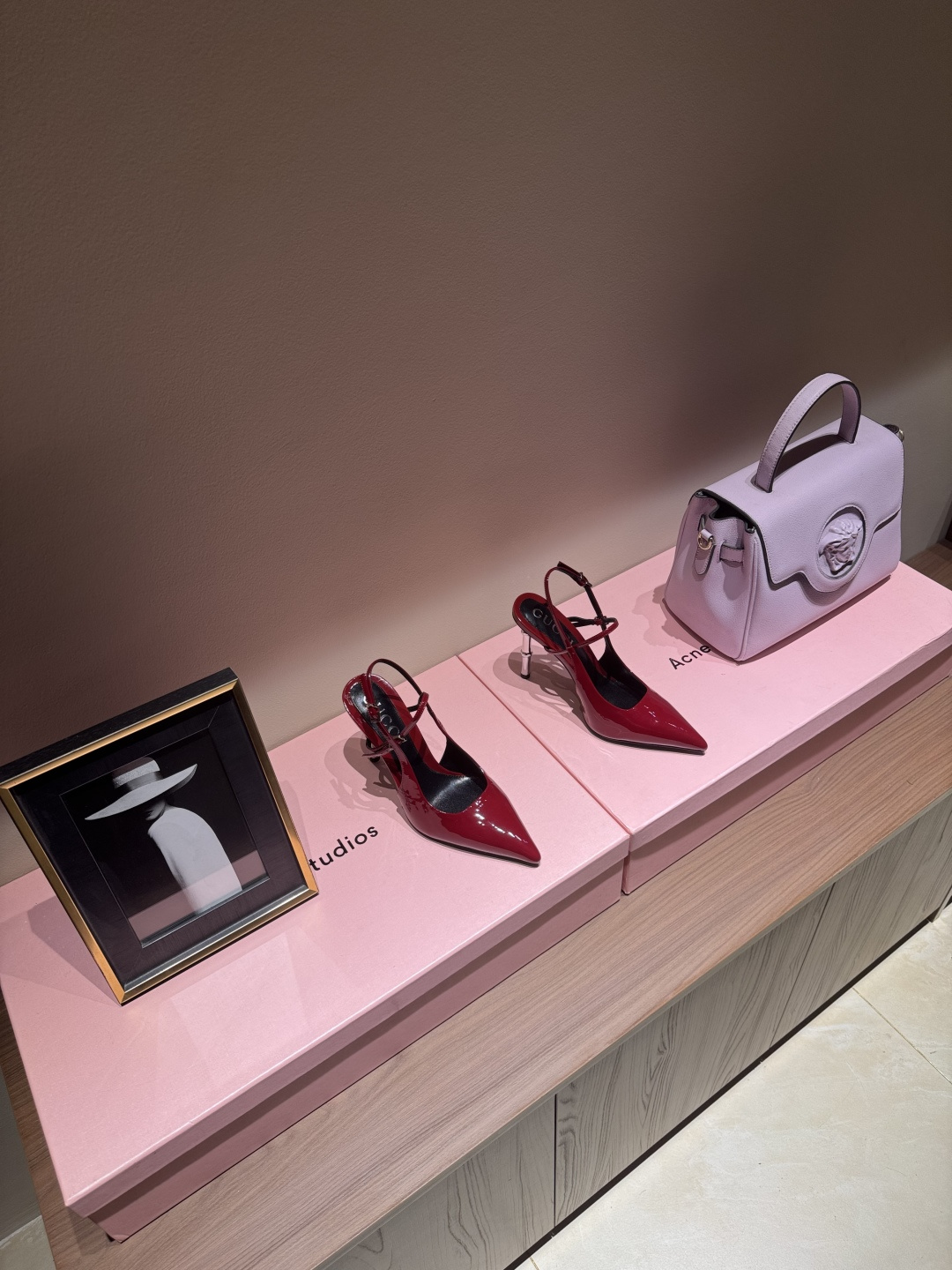 GUCCI 25S Nouveautés Printemps-Été Chaussures à talon en bambou Sandales à talon avec bride arrière Talon haut Cuir verni importé + doublure en agneau