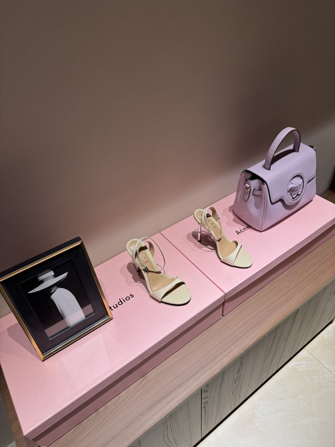GUCCI 25S Nouveautés Printemps-Été Chaussures à talon en bambou Sandales à bride arrière Talons hauts Cuir verni importé + doublure en agneau