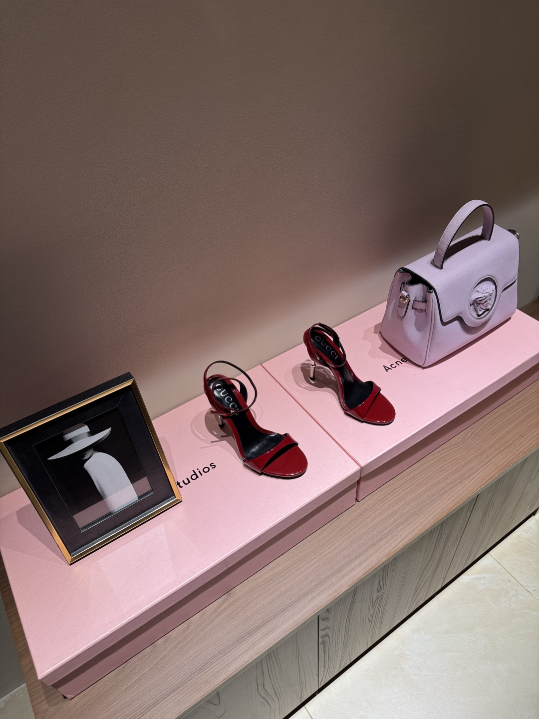 GUCCI 25S Nouveautés Printemps-Été Chaussures à talon en bambou Sandales à bride arrière Talons hauts Cuir verni importé + doublure en agneau