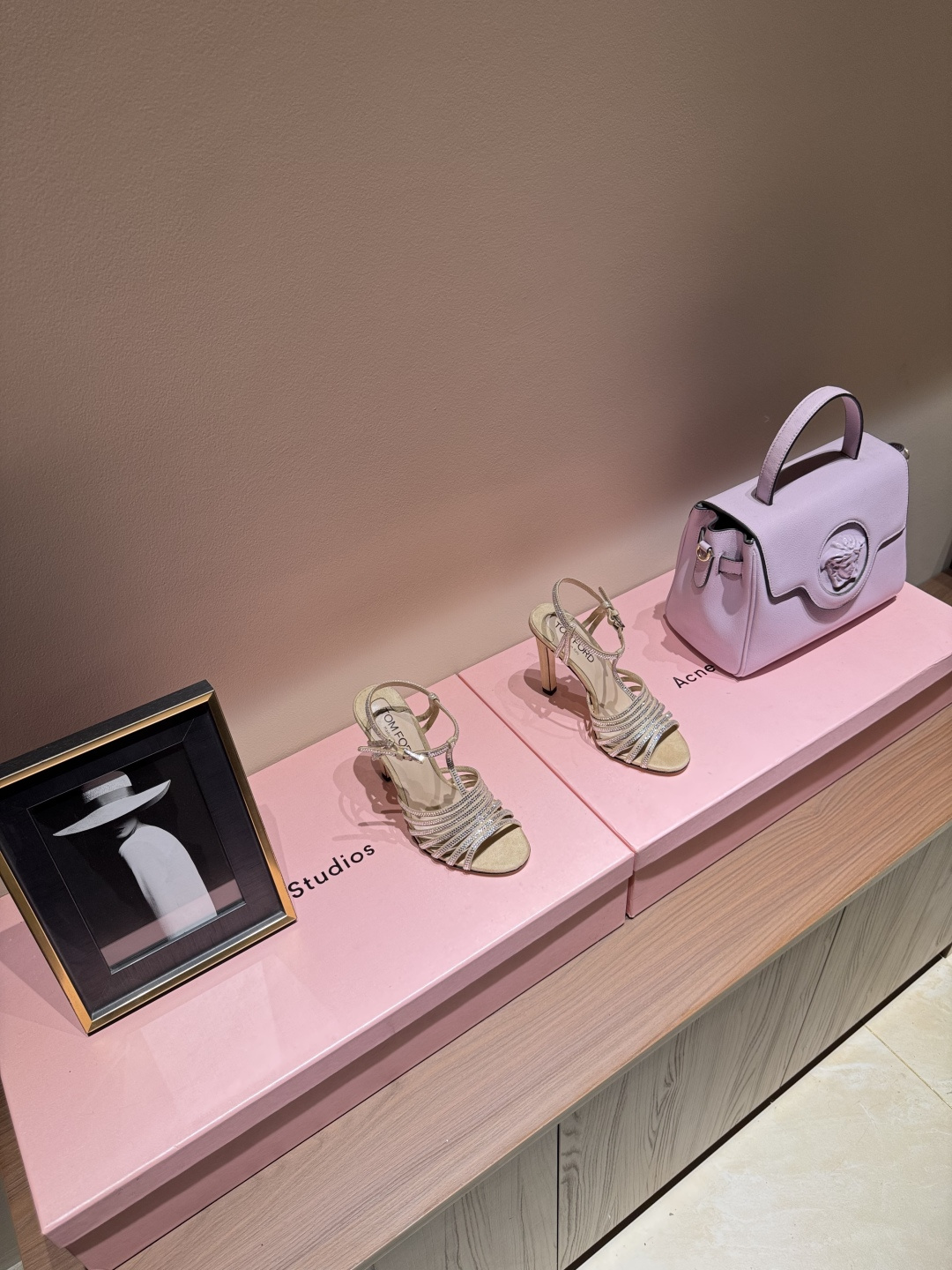 NO:264788,The highest version of TOM FORD Padlock Tom Ford full diamond handmade high heel sandals 2 genuine products, heavy gold mold opening, pure alloy metal heel, different from the previous generation, top-notch texture, TOM FORD's 