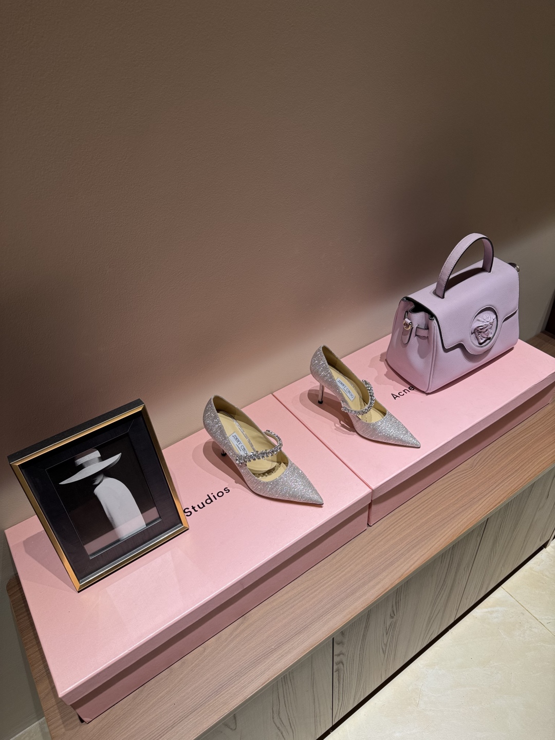 Review: Jimmy Choo’s Glitter Heels – Comfortable and Stylish High-Quality Shoes - 图片 2