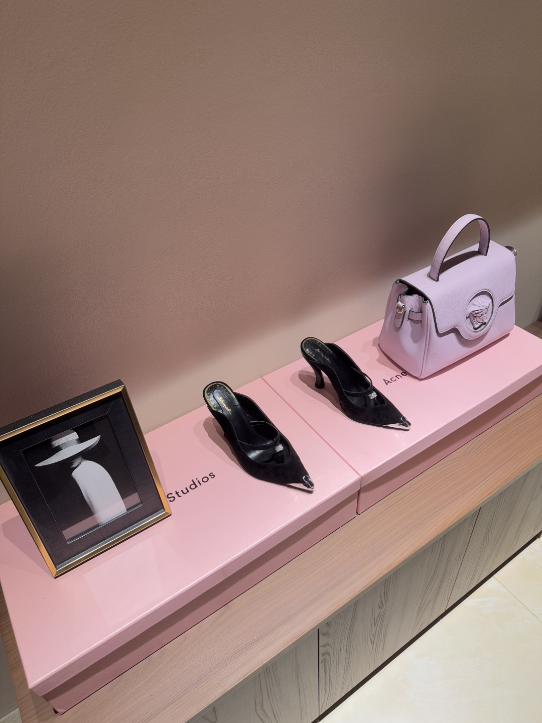 NO:264792,Elsa Schiaparelli, a design master who is forgotten by the public, Elsa Schiaparelli, Chanel's life rival, is a designer who is often described as a 