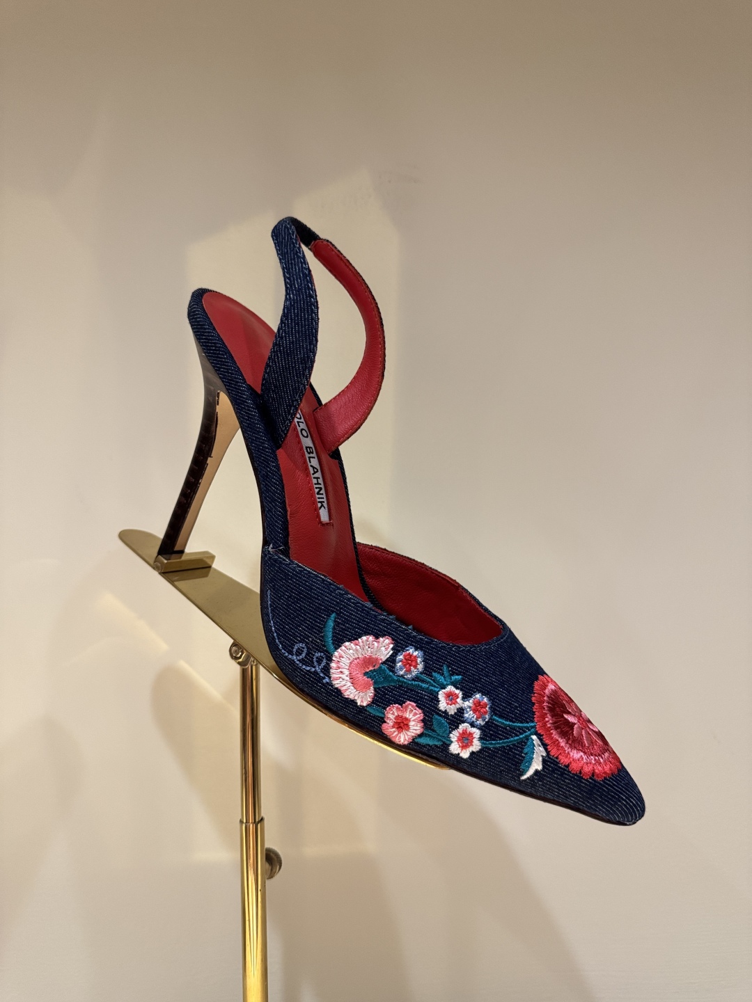 Manolo Blahnik’s Hand-Sewn Flower Embroidery Cowboy Heel Sandals in 25 New Colors - 图片 9