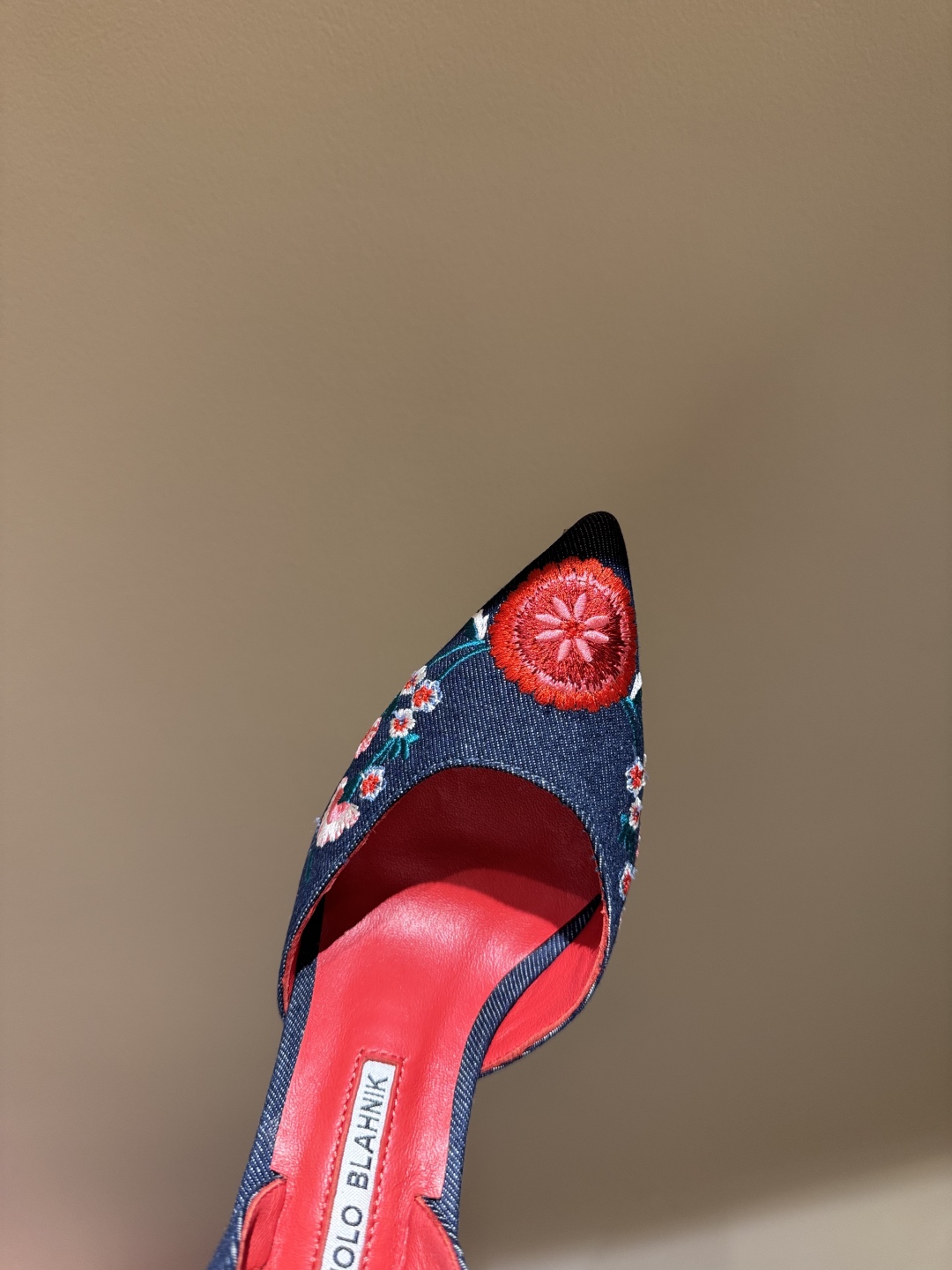 Manolo Blahnik’s Hand-Sewn Flower Embroidery Cowboy Heel Sandals in 25 New Colors - 图片 5