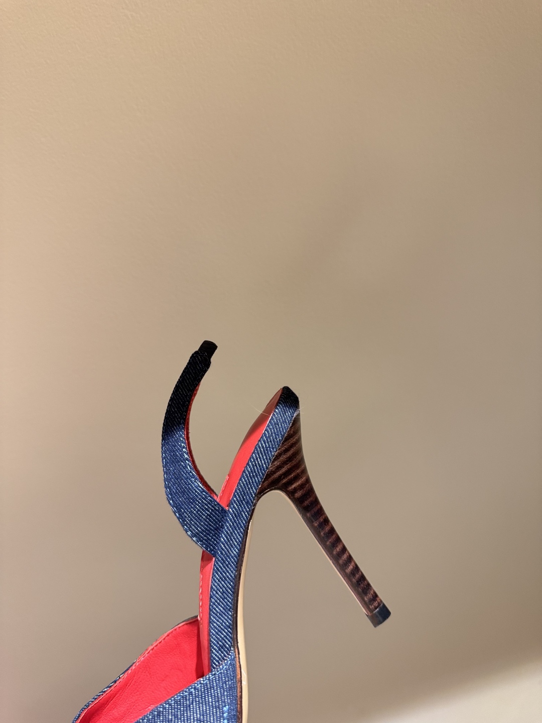 Manolo Blahnik’s Hand-Sewn Flower Embroidery Cowboy Heel Sandals in 25 New Colors - 图片 7