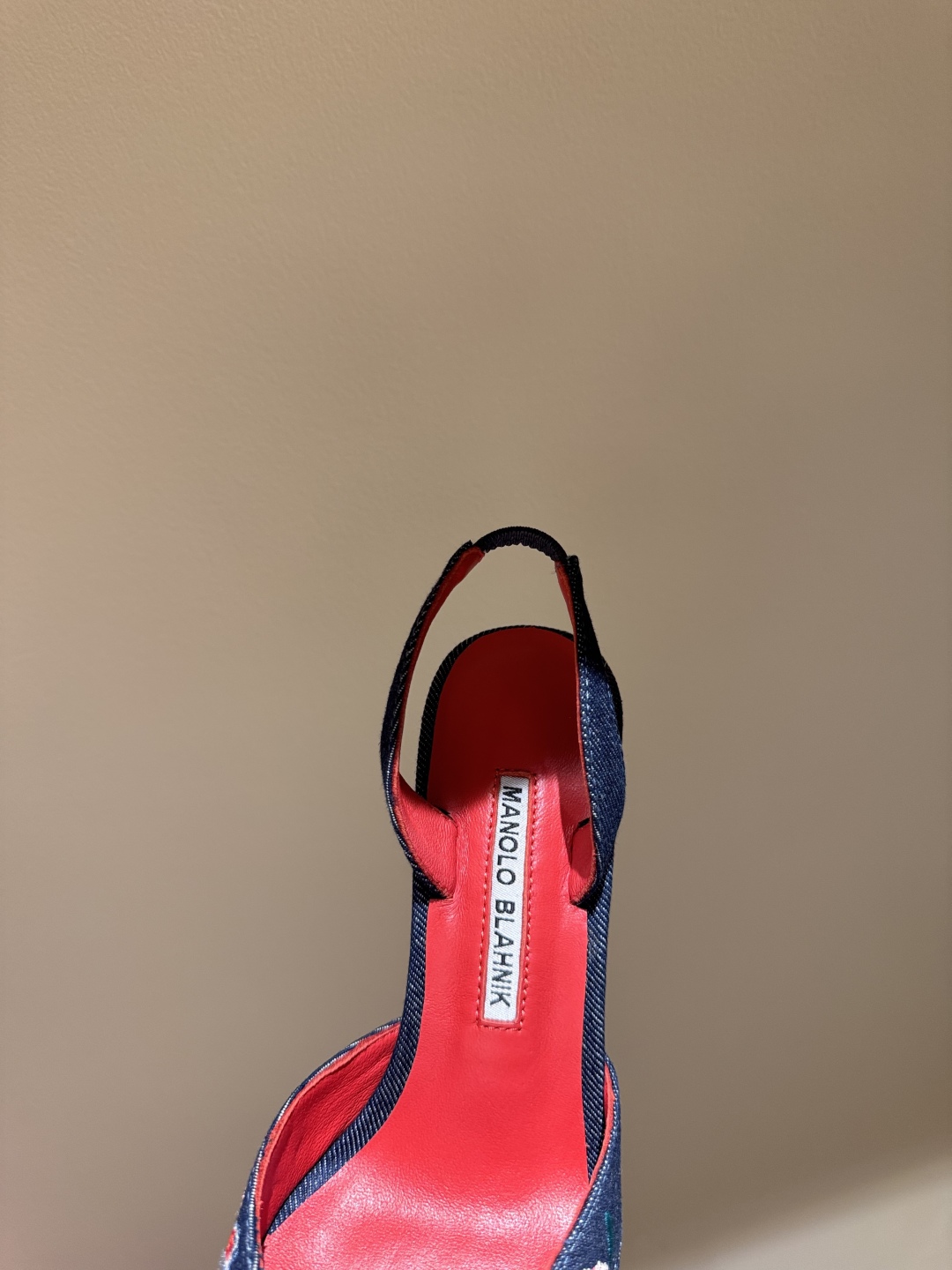 Manolo Blahnik’s Hand-Sewn Flower Embroidery Cowboy Heel Sandals in 25 New Colors - 图片 6