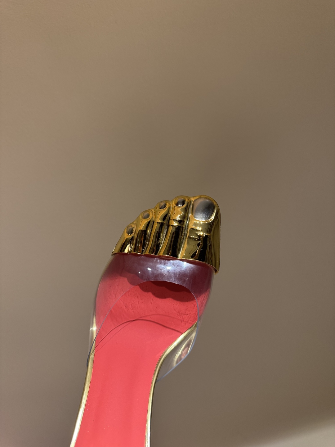 Schiaparelli FW24: Golden Toe Heels Steal the Show with Real Gold and Silver - 图片 5
