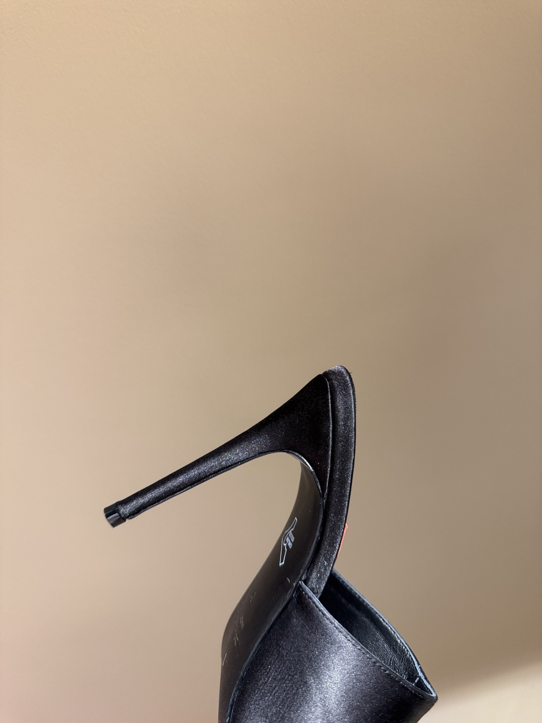 Schiaparelli FW24: Golden Toe Heels Steal the Show with Real Gold and Silver - 图片 7