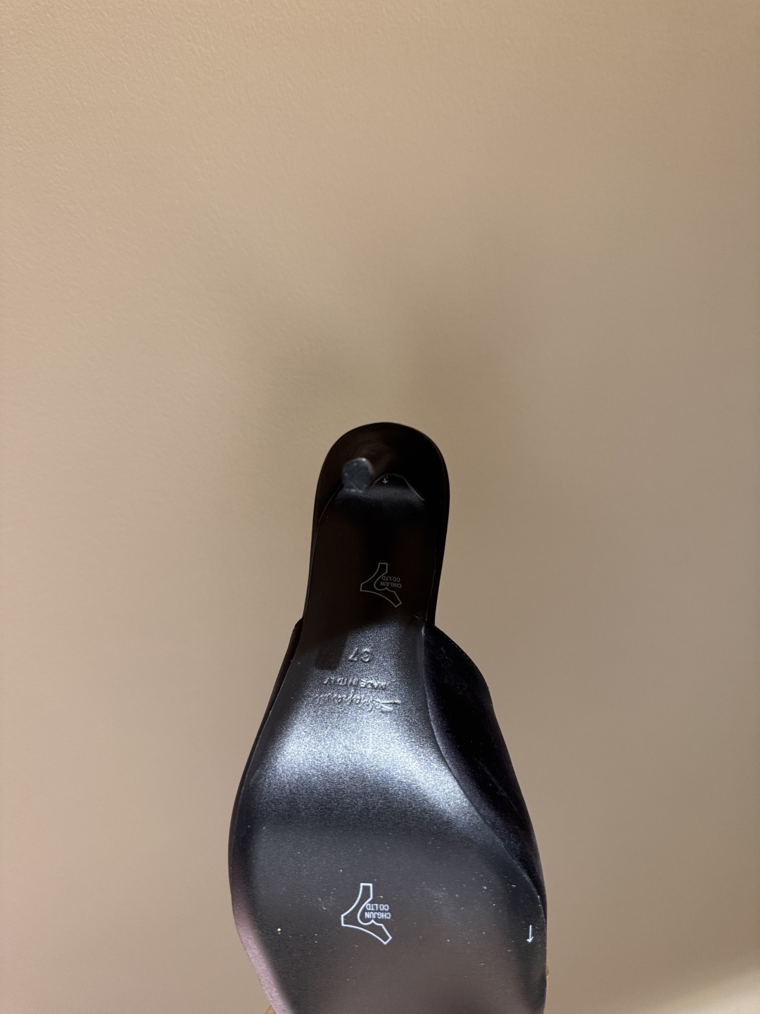 Schiaparelli FW24: Golden Toe Heels Steal the Show with Real Gold and Silver - 图片 8