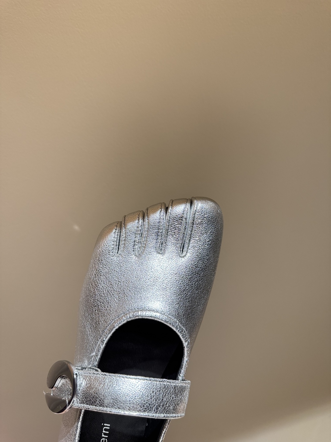 “Coperni Five-Footed Thin Bottom Ballet Shoes: Unique Design with Cattle and Sheepskin, Rubber Sole, Size 35-41” - 图片 5