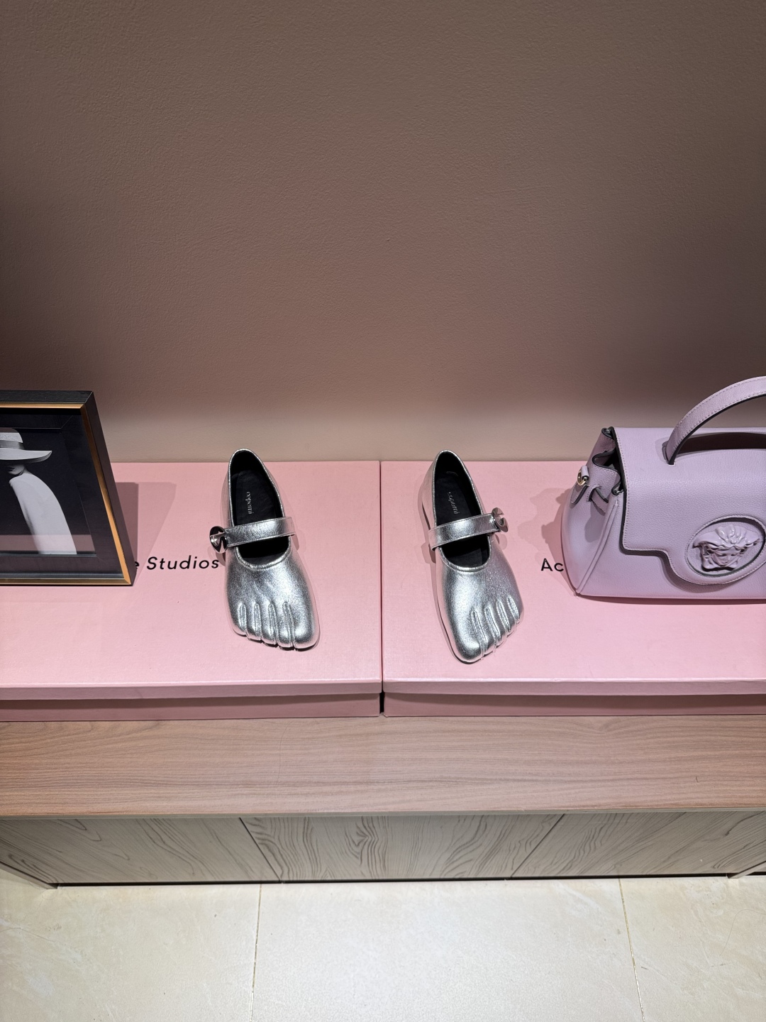 “Coperni Five-Footed Thin Bottom Ballet Shoes: Unique Design with Cattle and Sheepskin, Rubber Sole, Size 35-41” - 图片 3