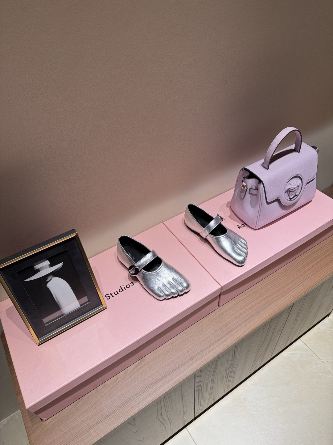 “Coperni Five-Footed Thin Bottom Ballet Shoes: Unique Design with Cattle and Sheepskin, Rubber Sole, Size 35-41” - 图片 2