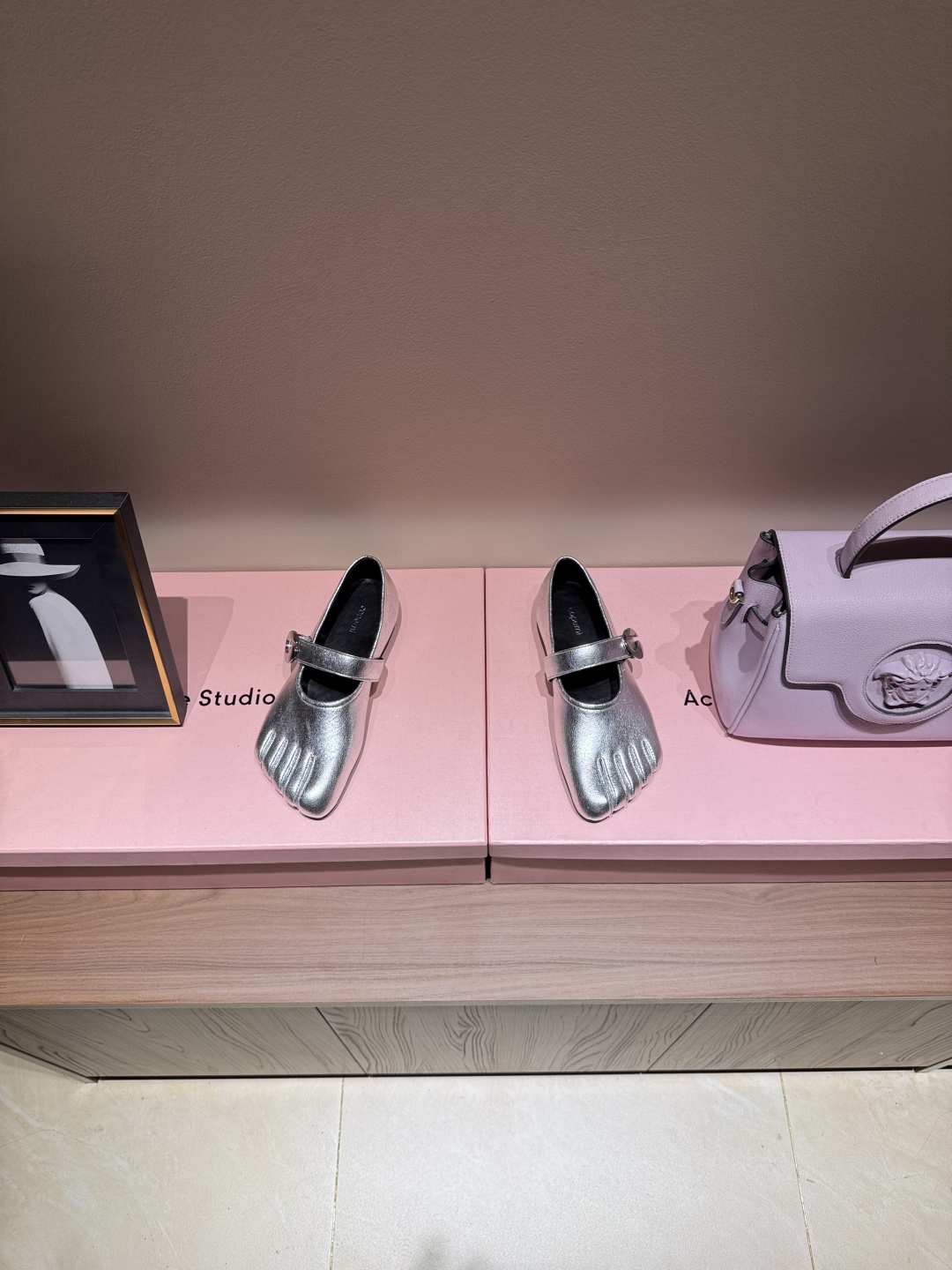 “Coperni Five-Footed Thin Bottom Ballet Shoes: Unique Design with Cattle and Sheepskin, Rubber Sole, Size 35-41” - 图片 4