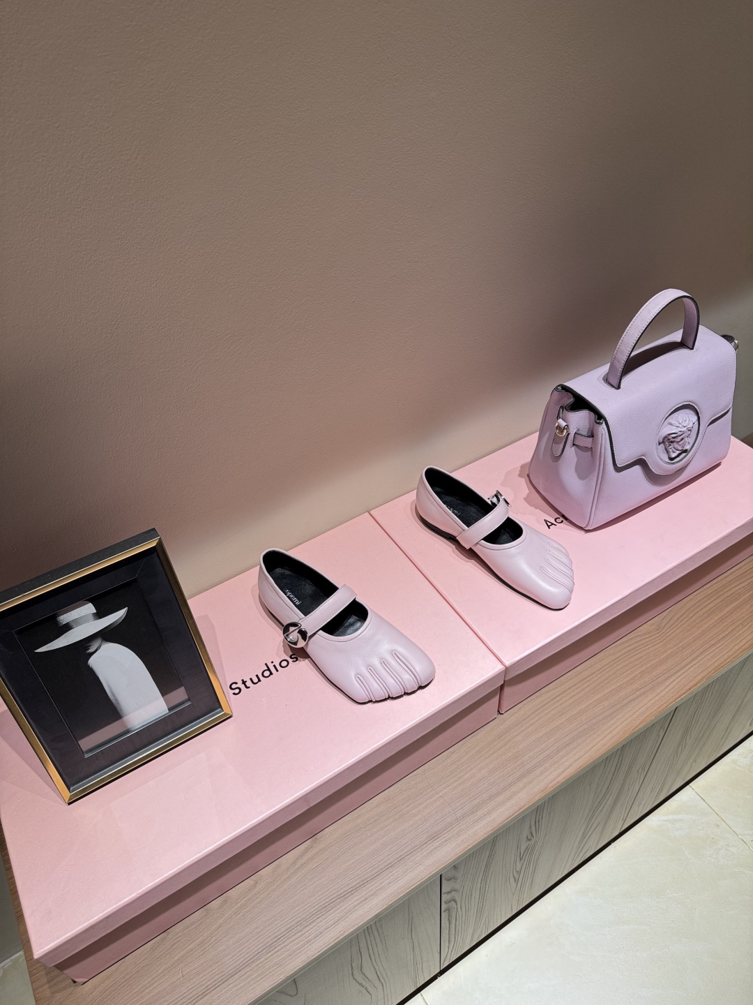“696Coperni Ballet Shoes: Thin Bottom Spectling Design with Personal Toe, Leather, Rubber Sole” - 图片 2