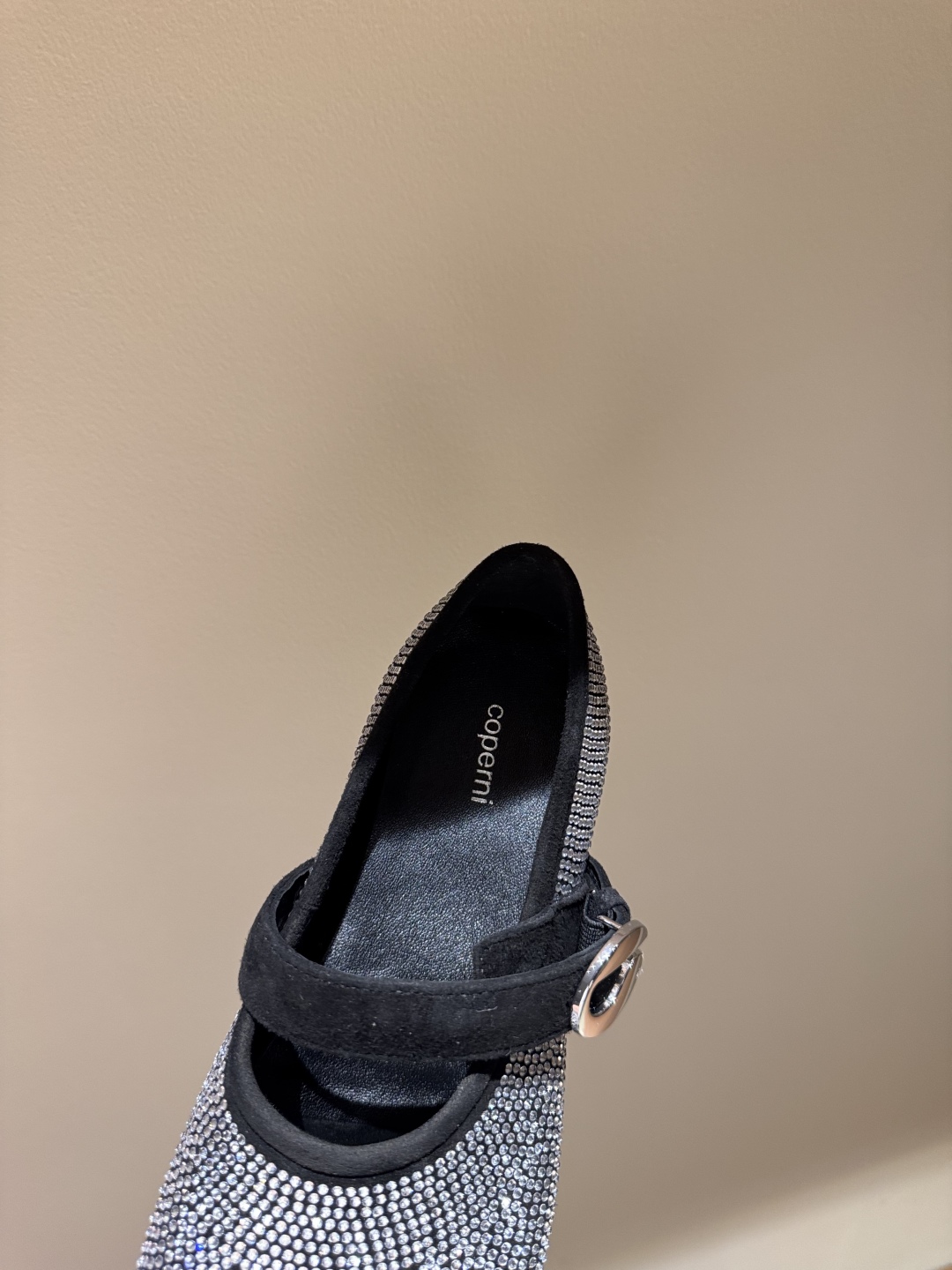 “Review of Coperni Five-Footed Shoes with Thin-Bottom Spectling Ballet Design and Competence Requirement” - 图片 7