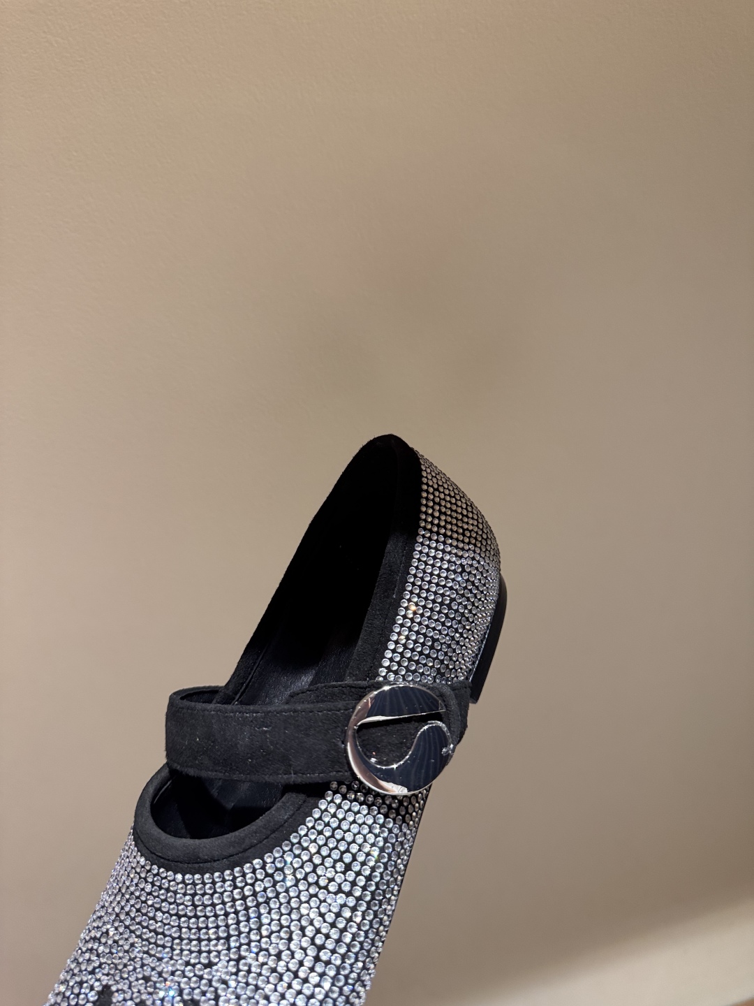 “Review of Coperni Five-Footed Shoes with Thin-Bottom Spectling Ballet Design and Competence Requirement” - 图片 6