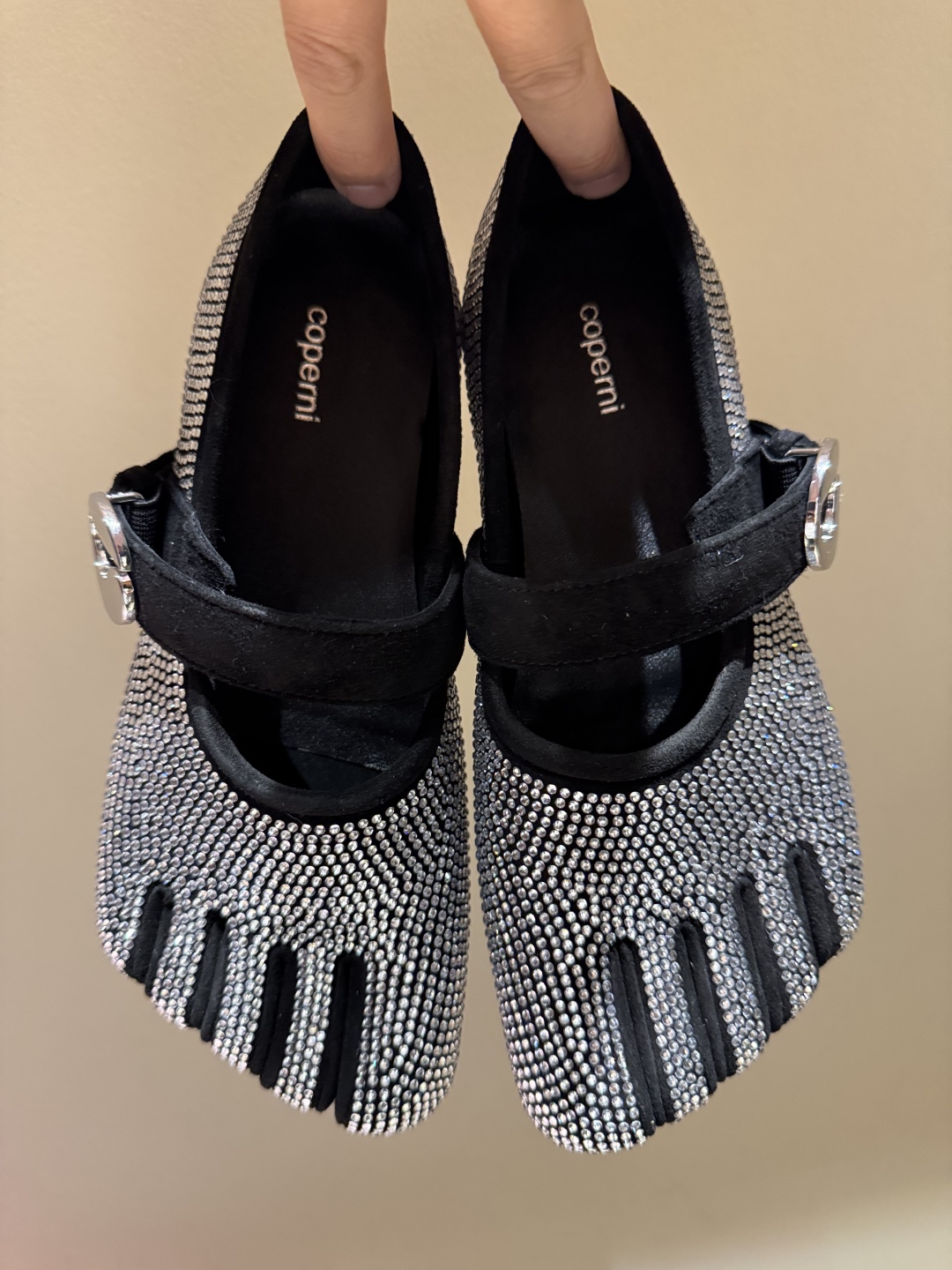 “Review of Coperni Five-Footed Shoes with Thin-Bottom Spectling Ballet Design and Competence Requirement” - 图片 9