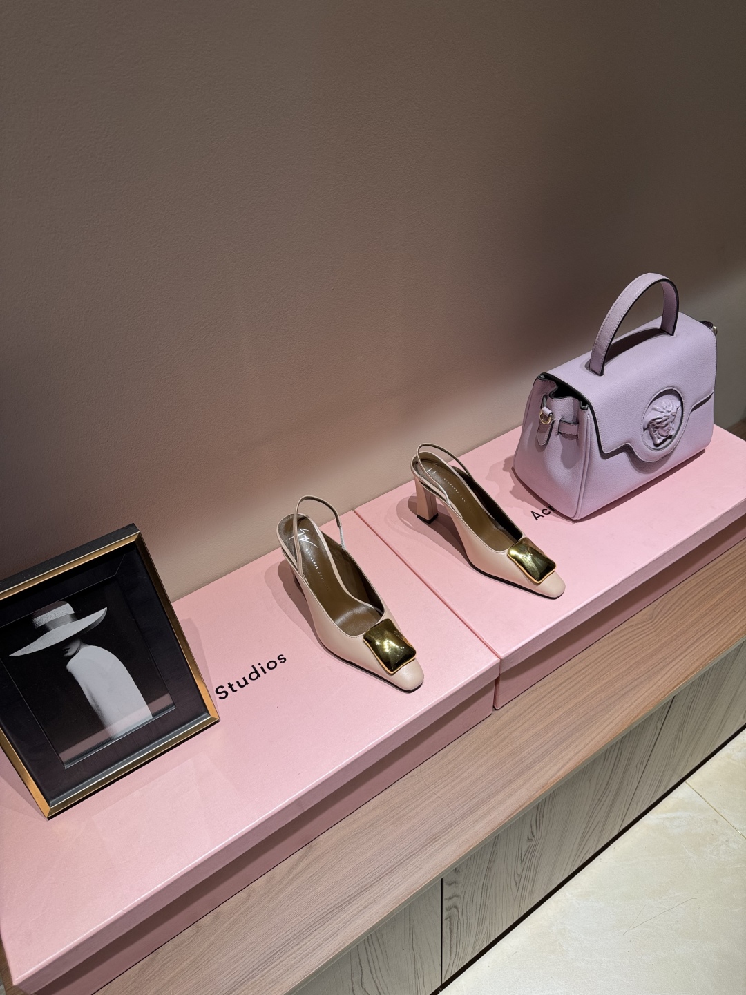 Giuseppe Zanotti Women’s High Heel Sandals: Italian Luxury, Stylish Design, Quality Materials - 图片 2